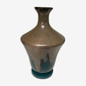 Old ceramic vase Pont des Vernes