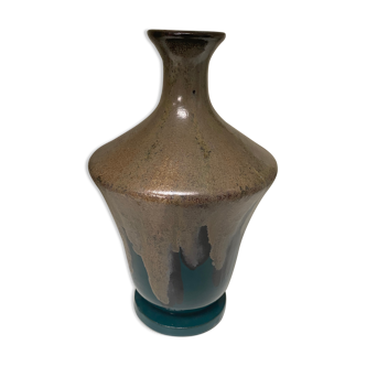 Old ceramic vase Pont des Vernes