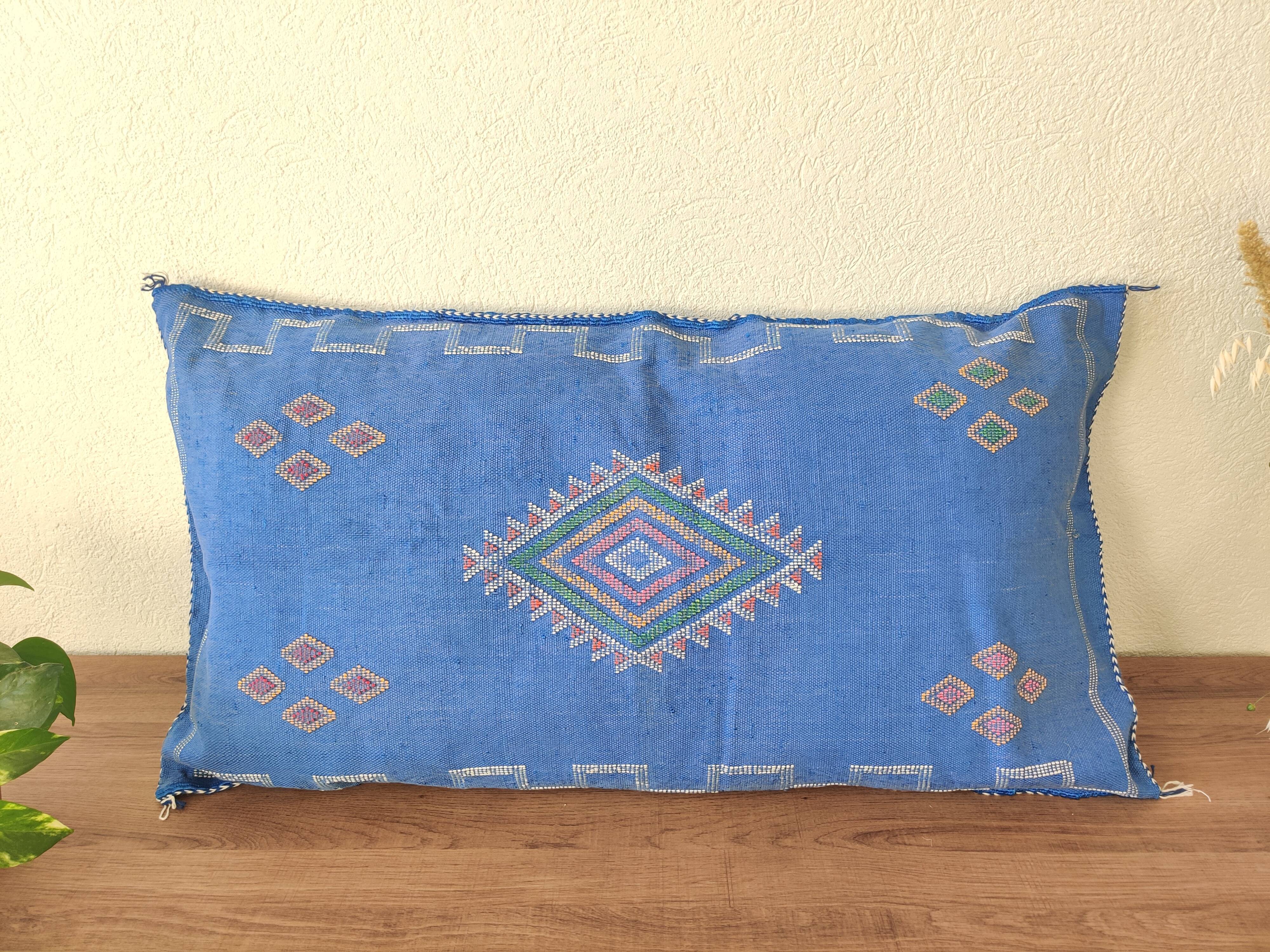 Coussin berbère bleu en soie de cactus