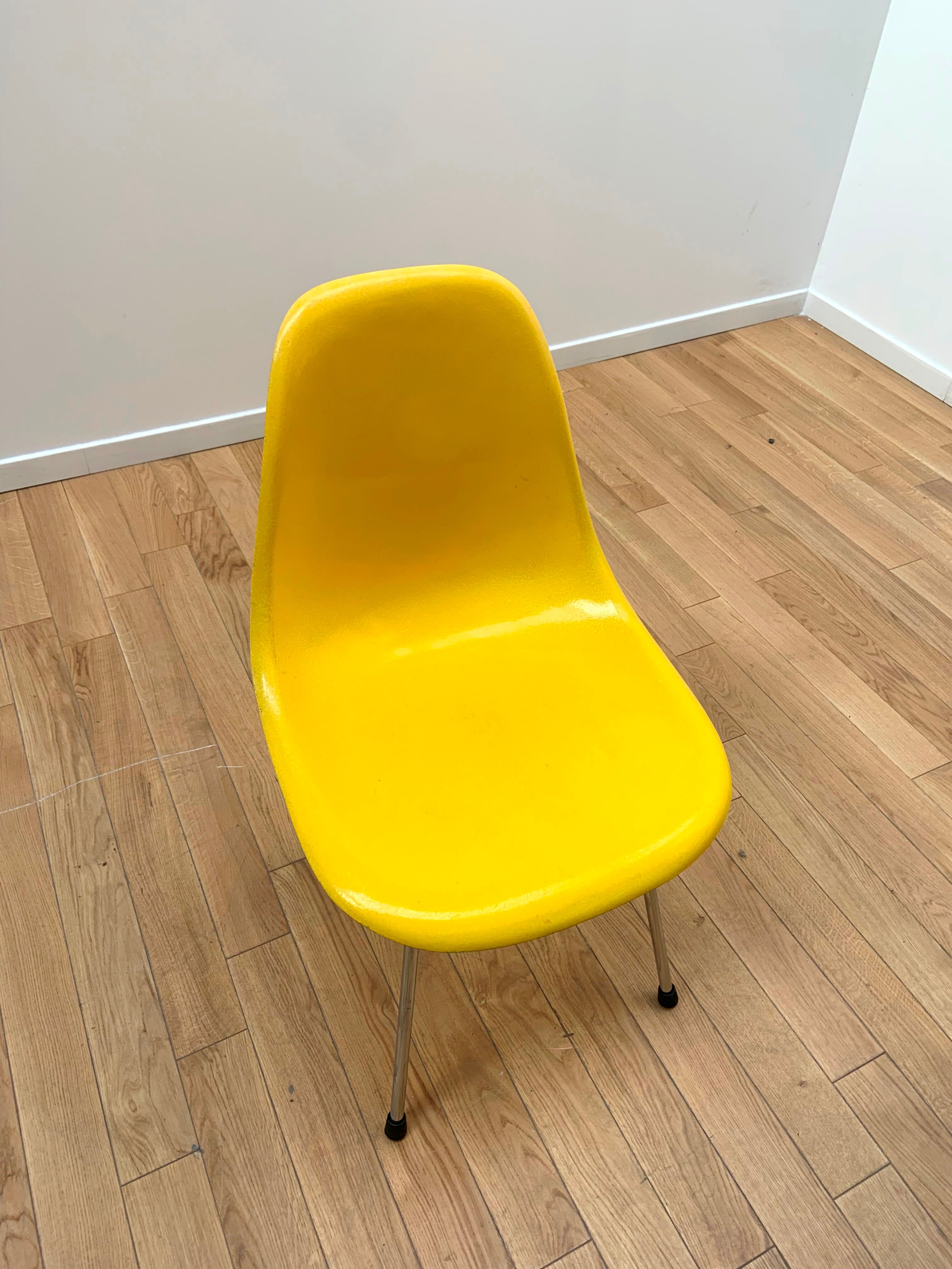 DSX chair by Charles & Ray for Herman Miller by Mobilier International