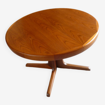 Scandinavian round table