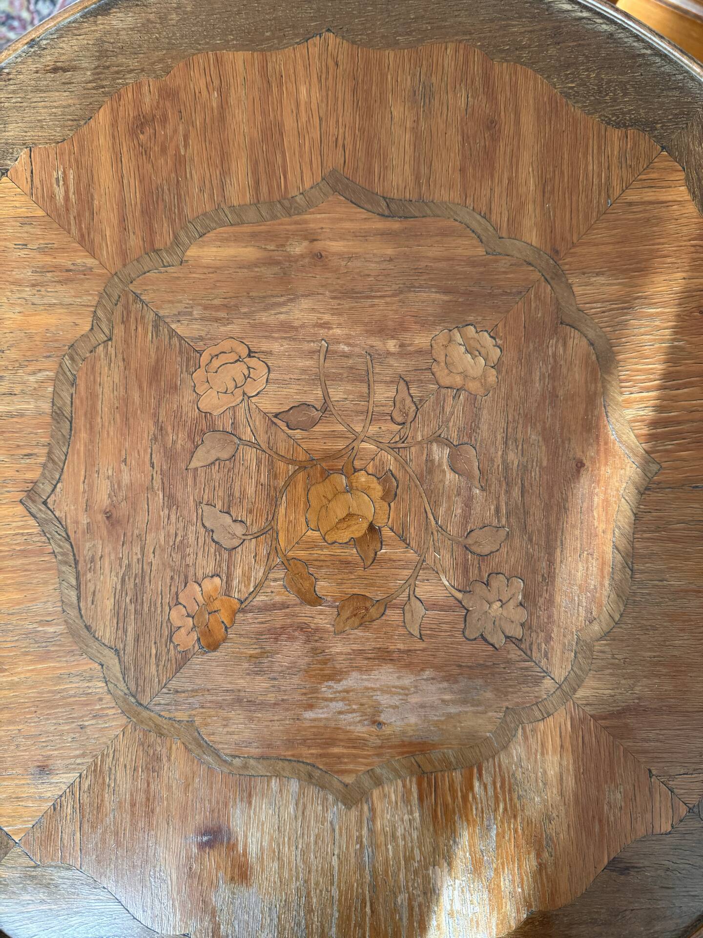 Round Louis XV style table - floral marquetry