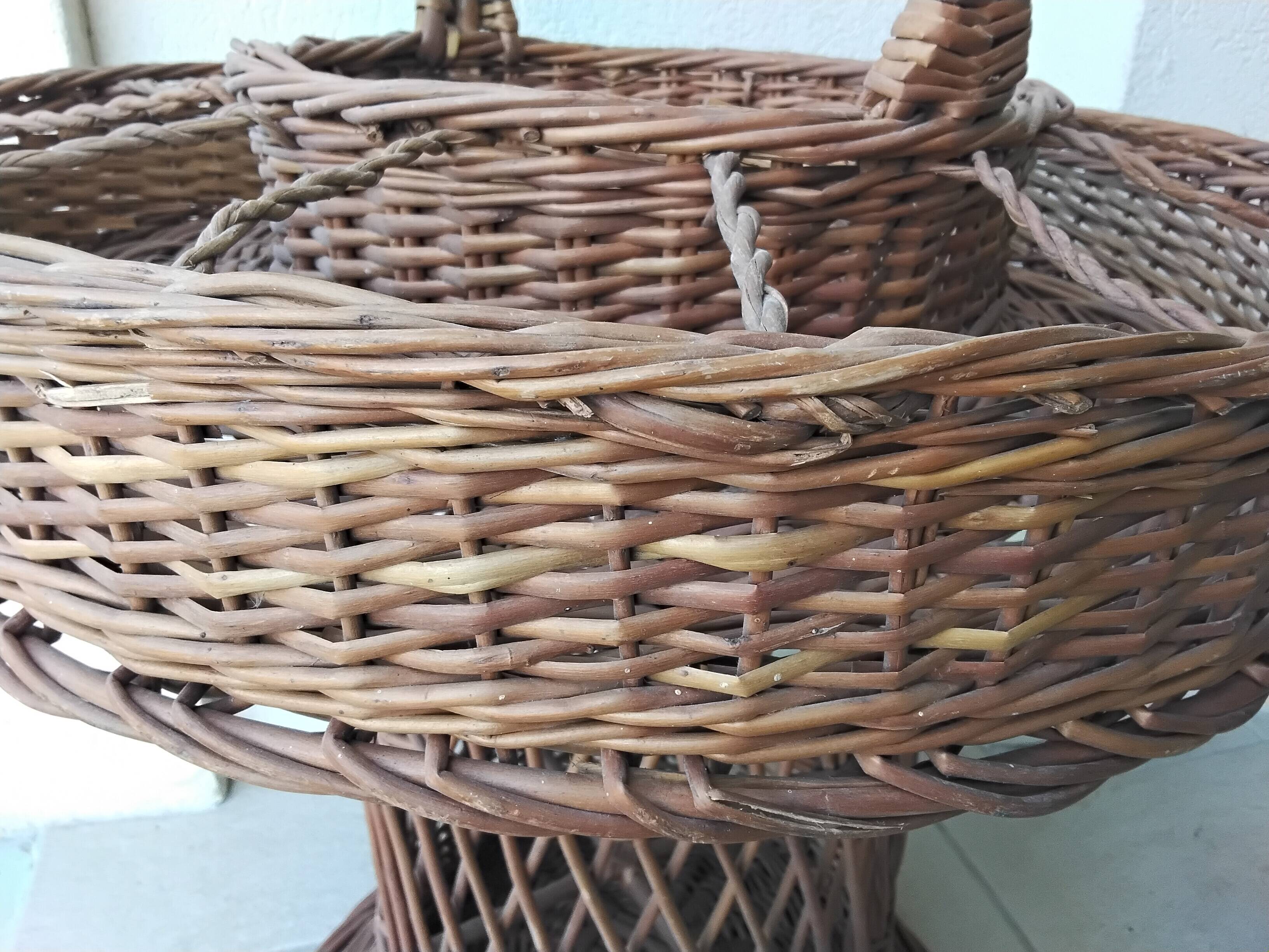 Portable wicker bar