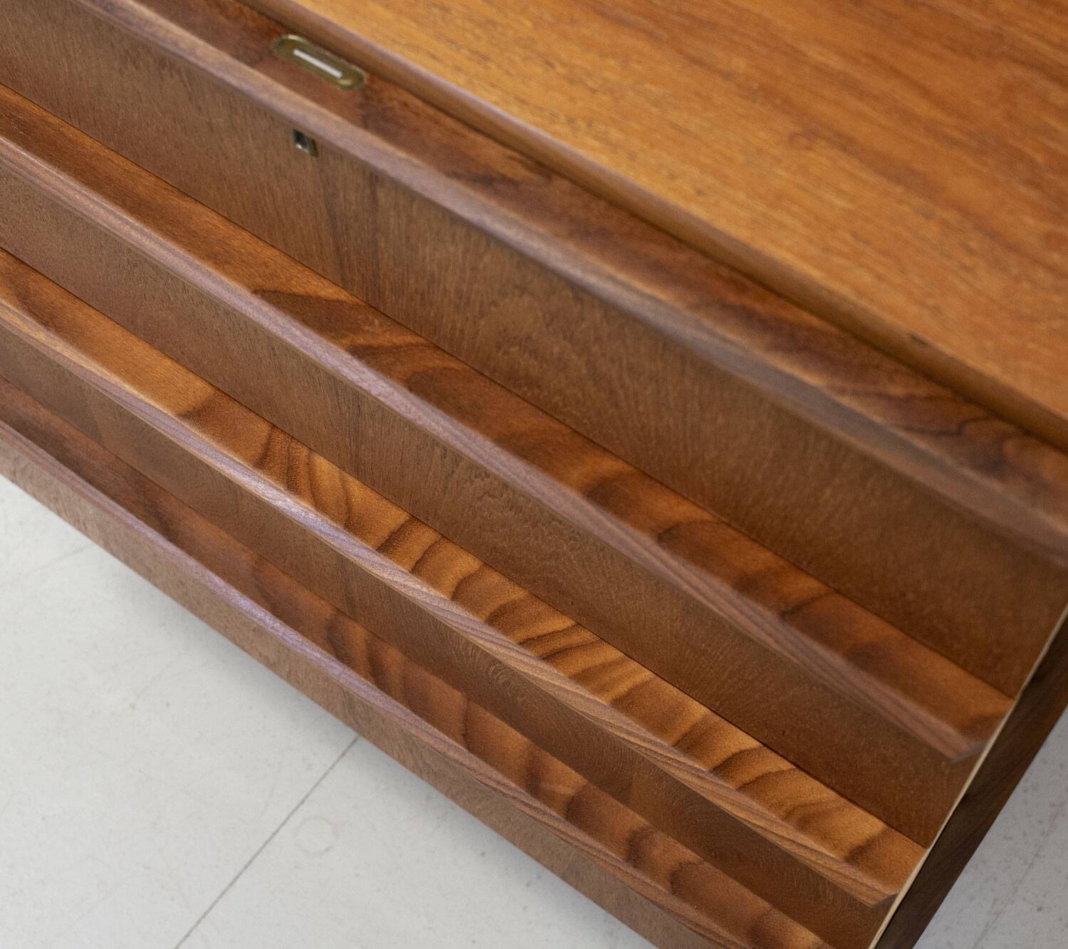 Commode danoise en teck par Hanbjerg, années 1960