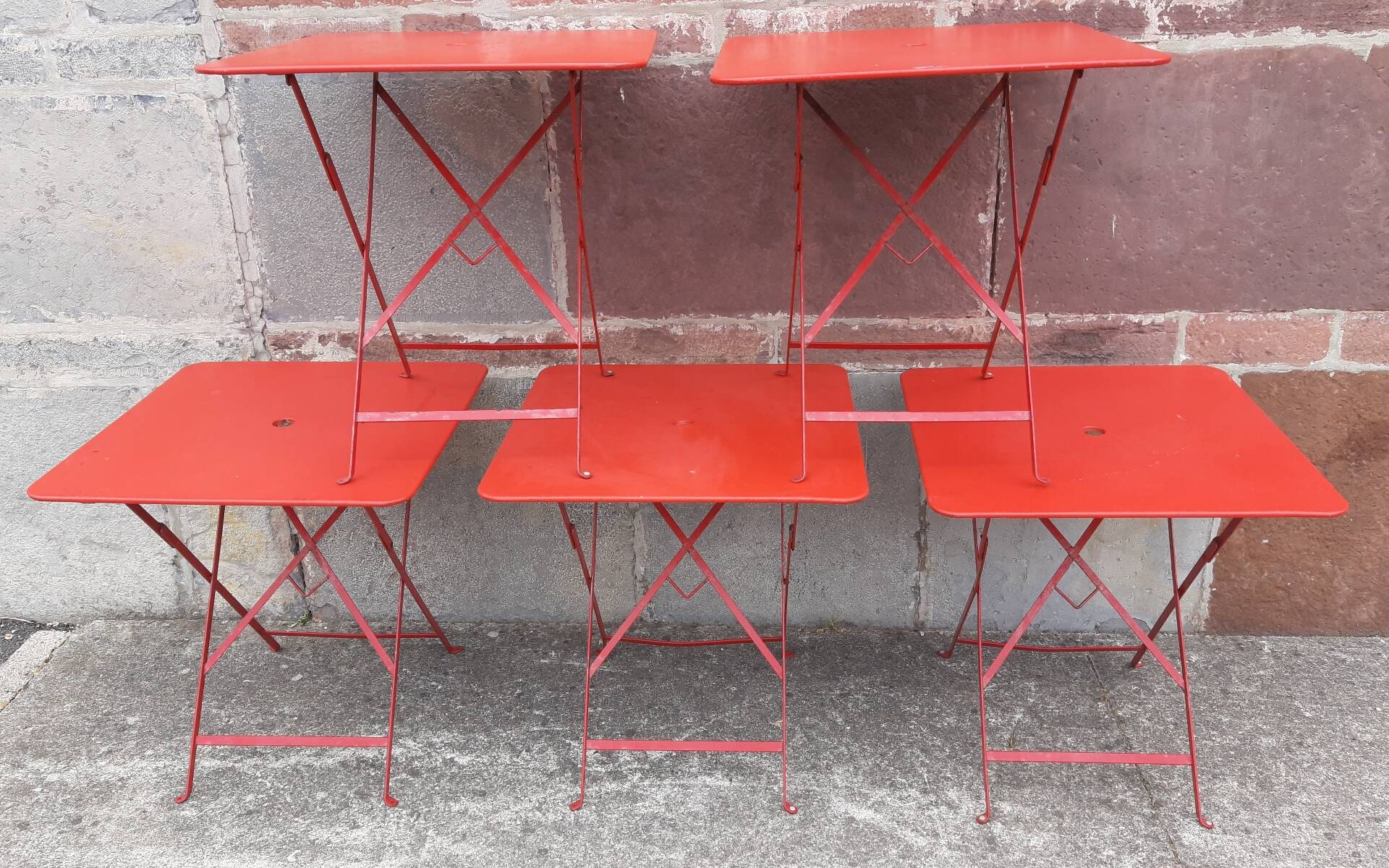 Folding bistro or garden table, made of metal. (Individually or in sets)