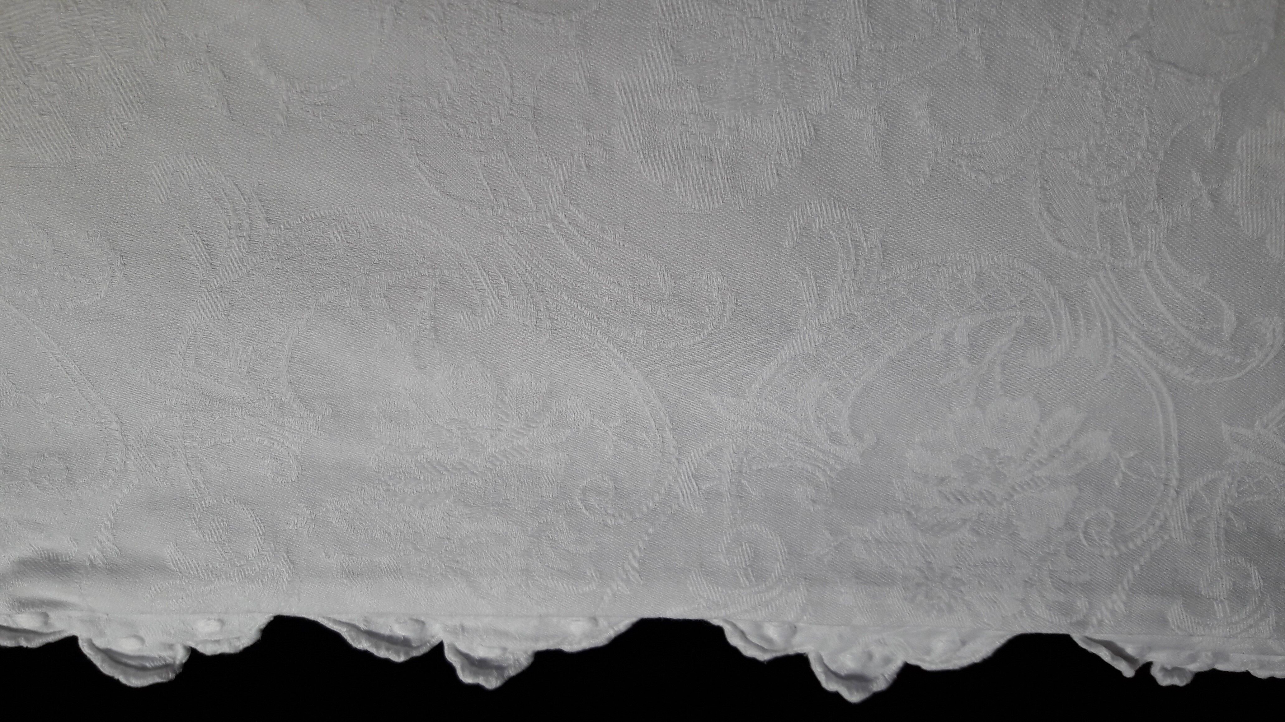 Old quilt cover White cotton damask fabrics