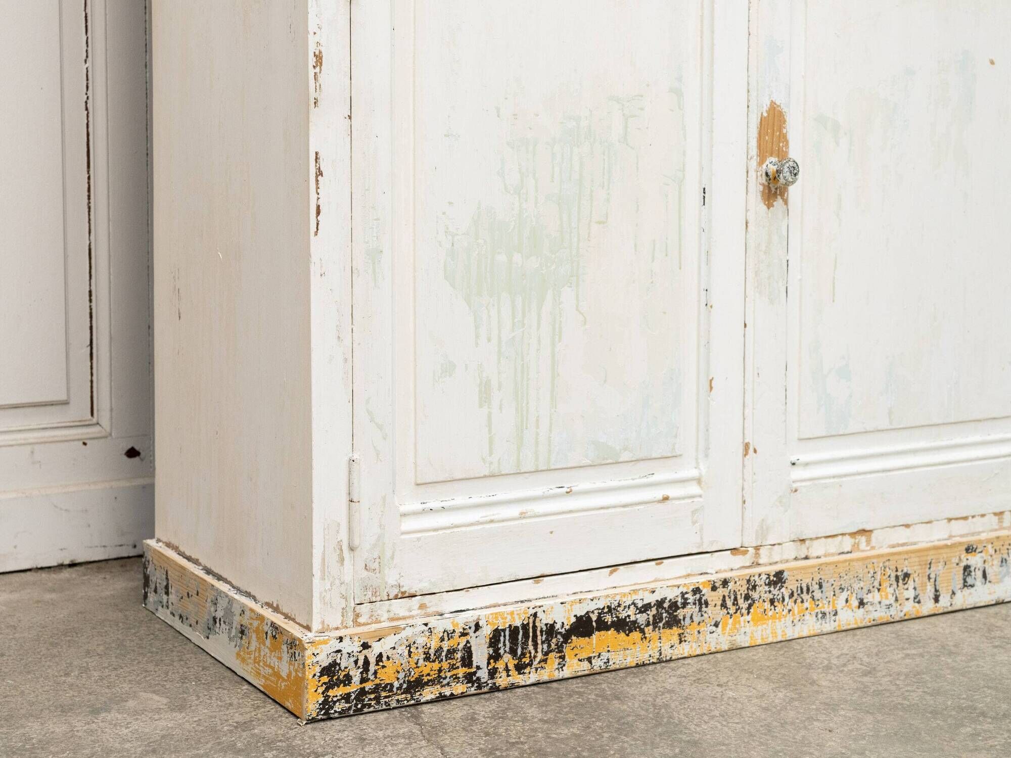 Very large antique pine dresser, 1950, beautiful original patina.