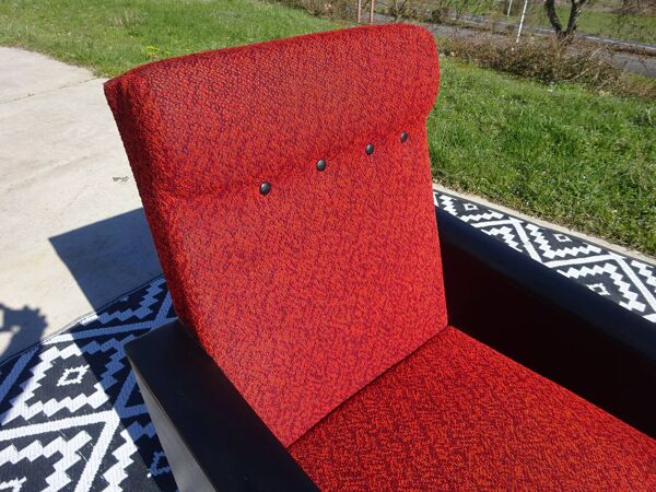Paire de fauteuils vintage en simili noir et tissu rouge