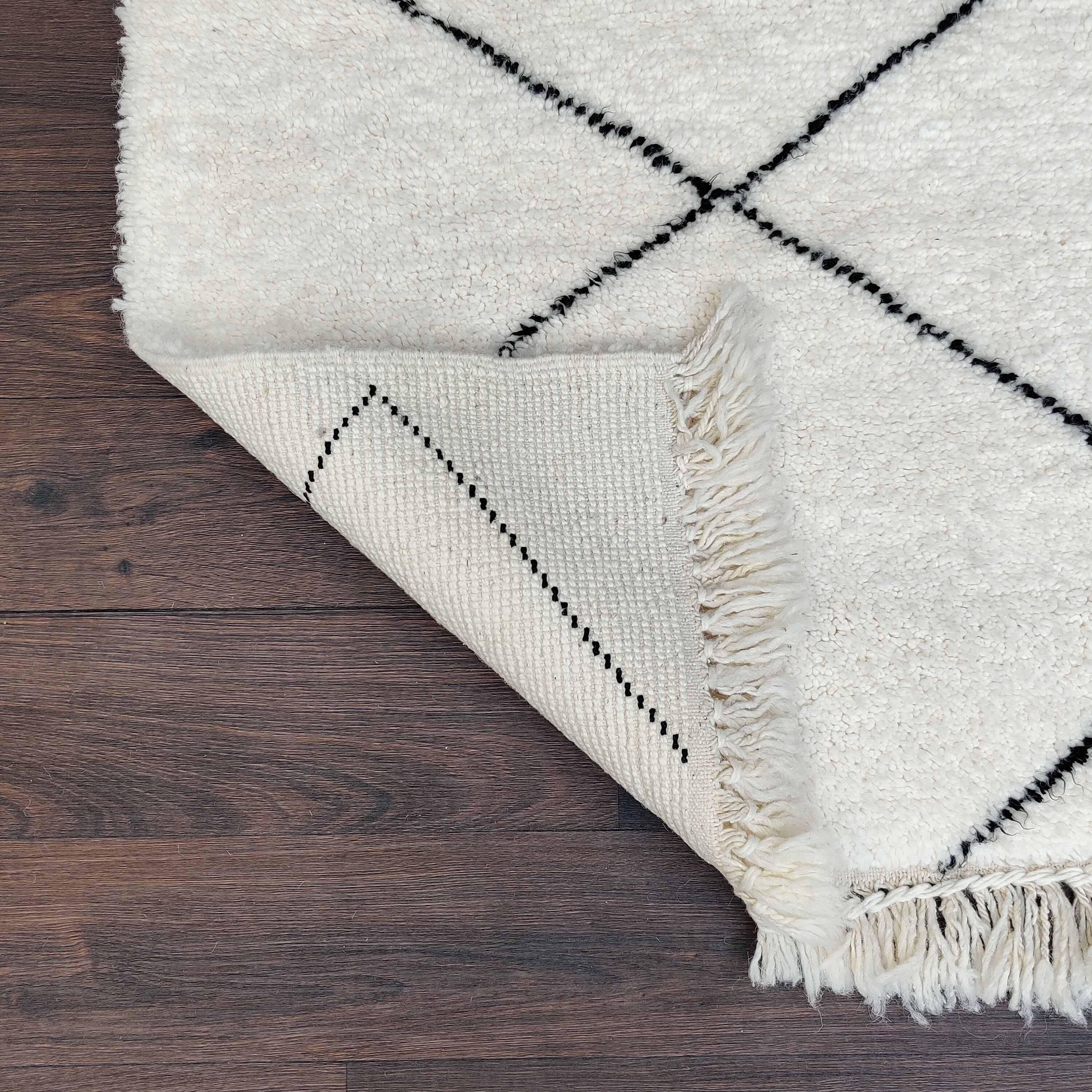 Moroccan berber carpet made white hand and black 90x145 cm
