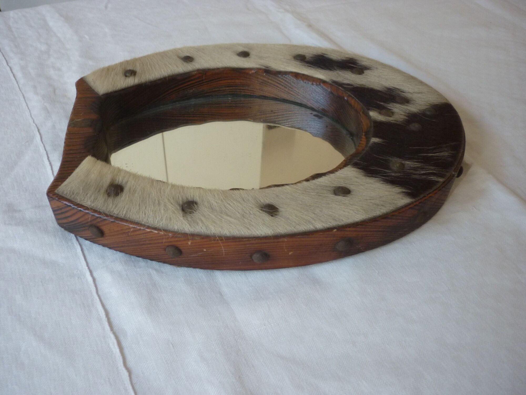 Vintage mirror wood and fur in the shape of horseshoe 25x33cm