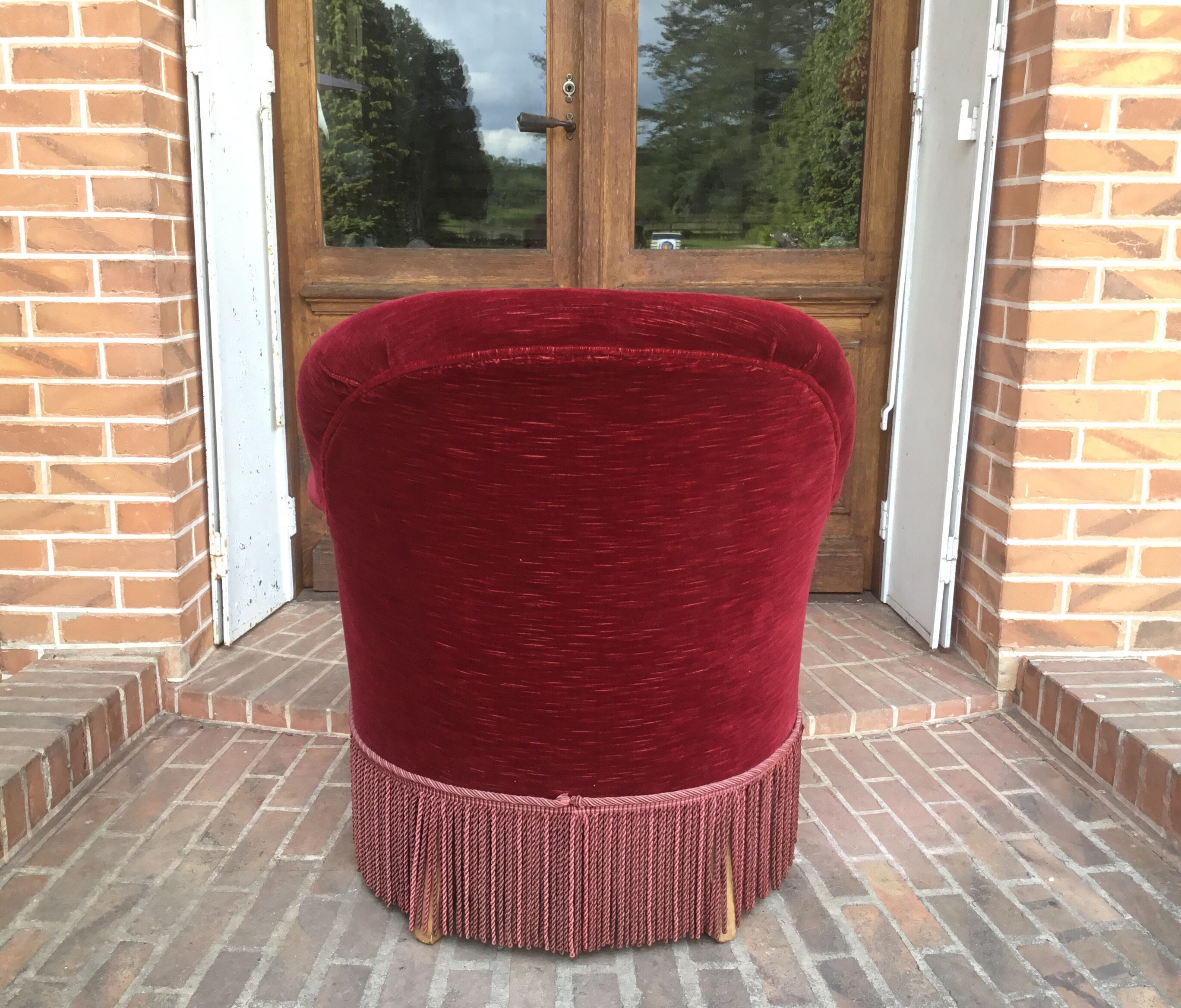 Old toad armchair in red velvet