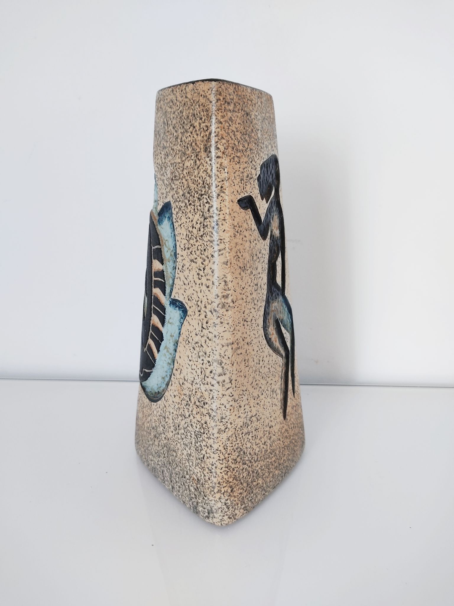 Vase céramique africain décor femme