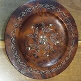 Wooden thuya catchall enhanced with metal wire and mother-of-pearl.