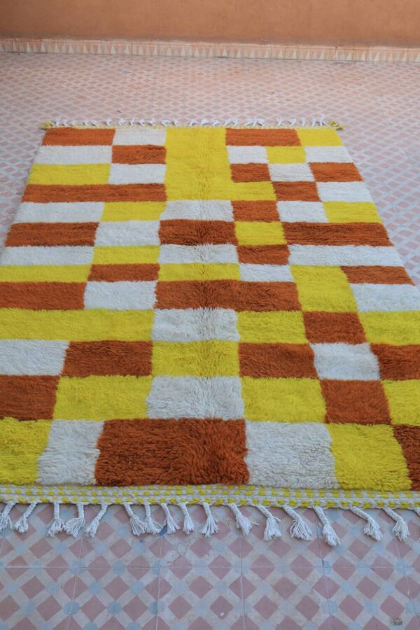 Tapis berbère marocain béni ouarain damiers jaune et marron