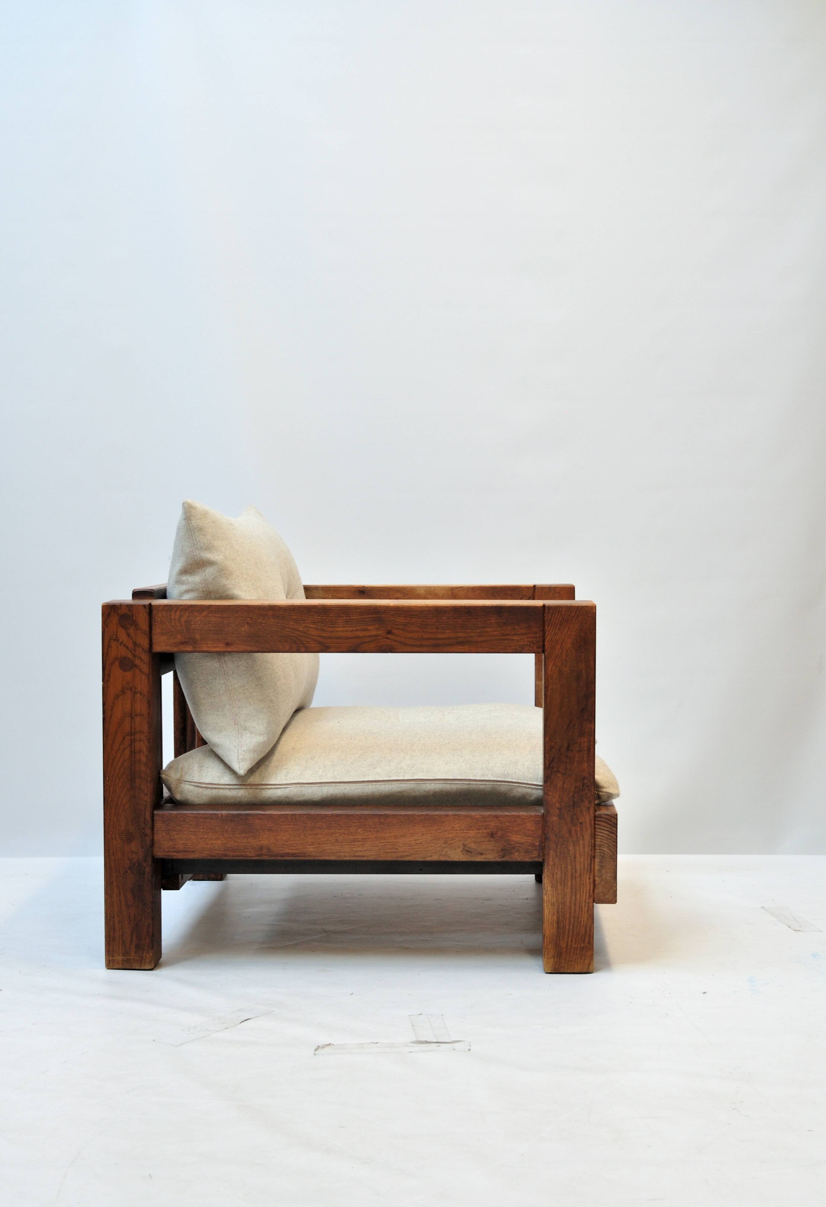 Fauteuil en chêne massif — reconstruit en 100 % laine vierge