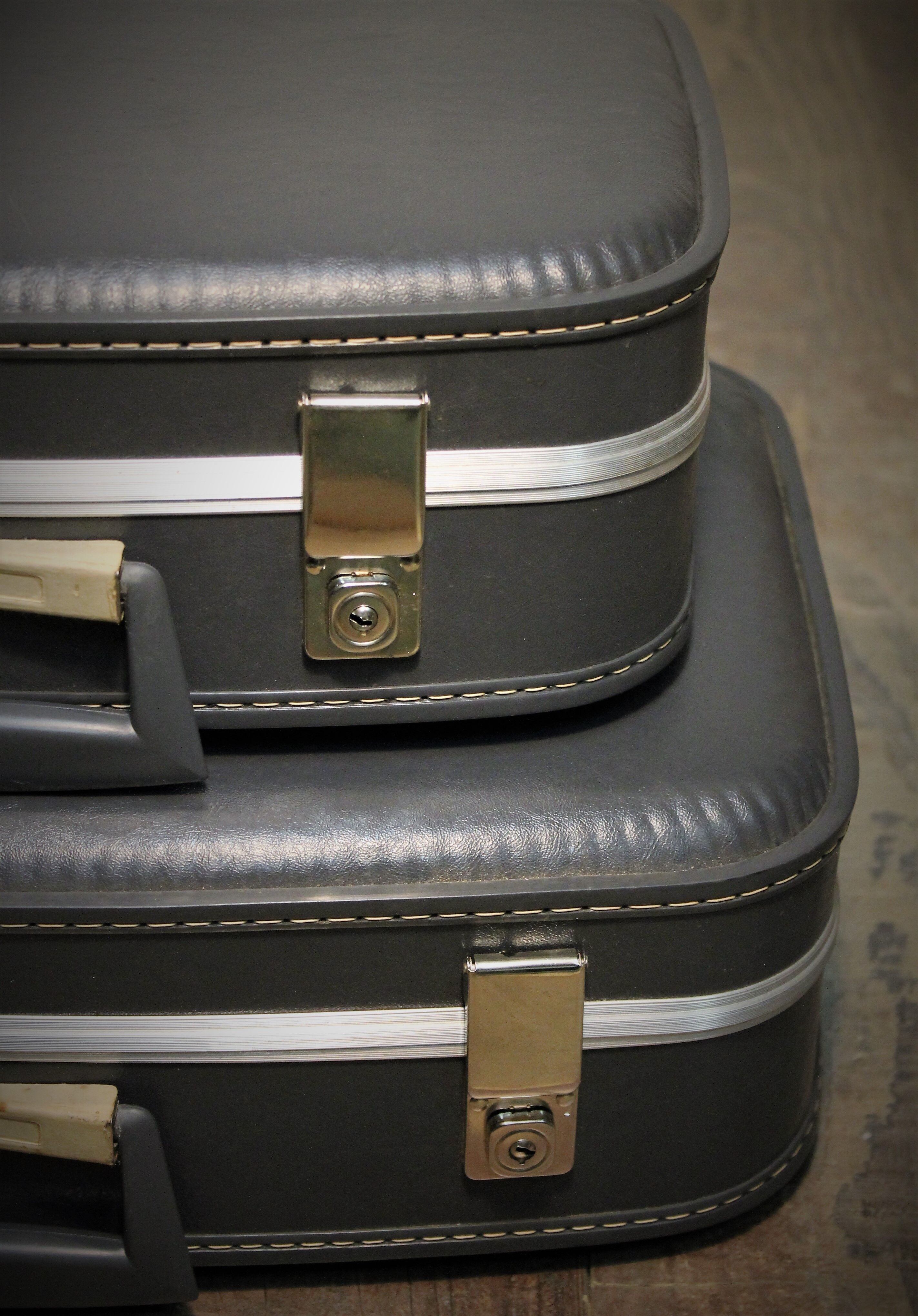 Nesting suitcases hostess & steward 60s