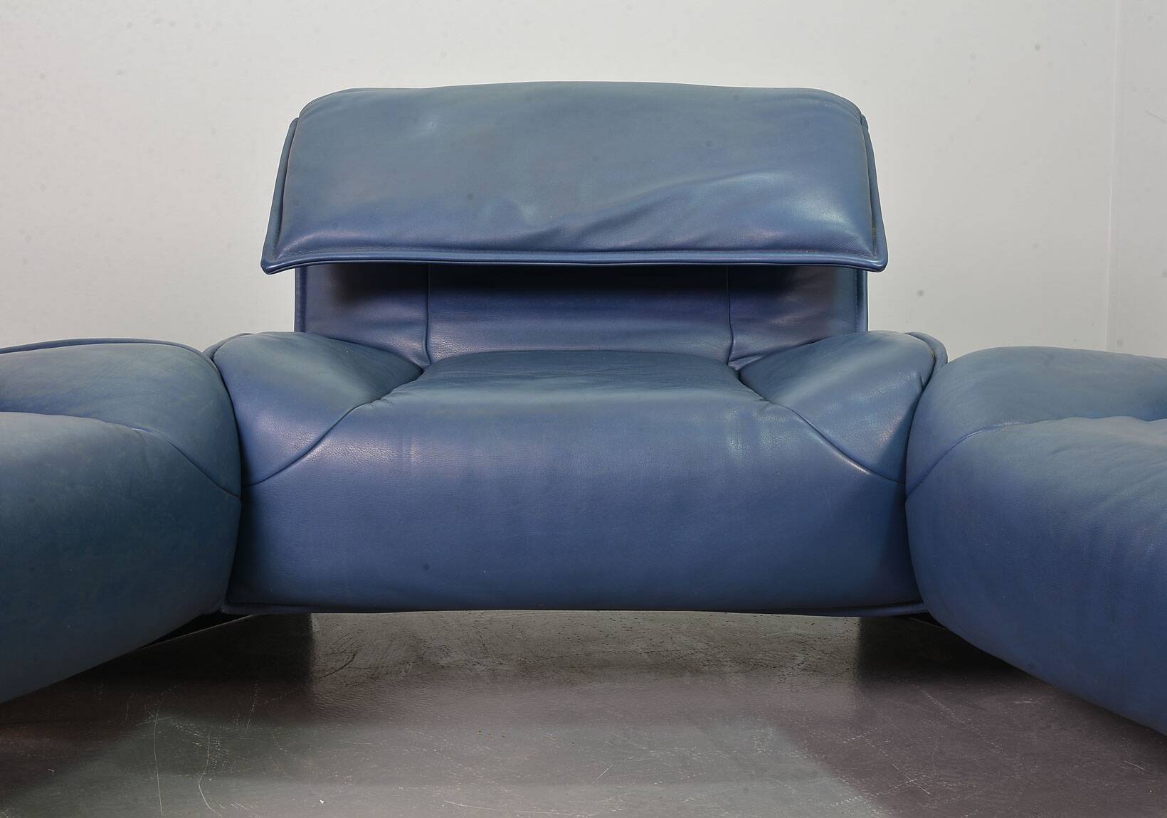 Vico Magistretti 3-Seat Flexible Cassina Blue Leather 'Veranda' Sofa, Italy