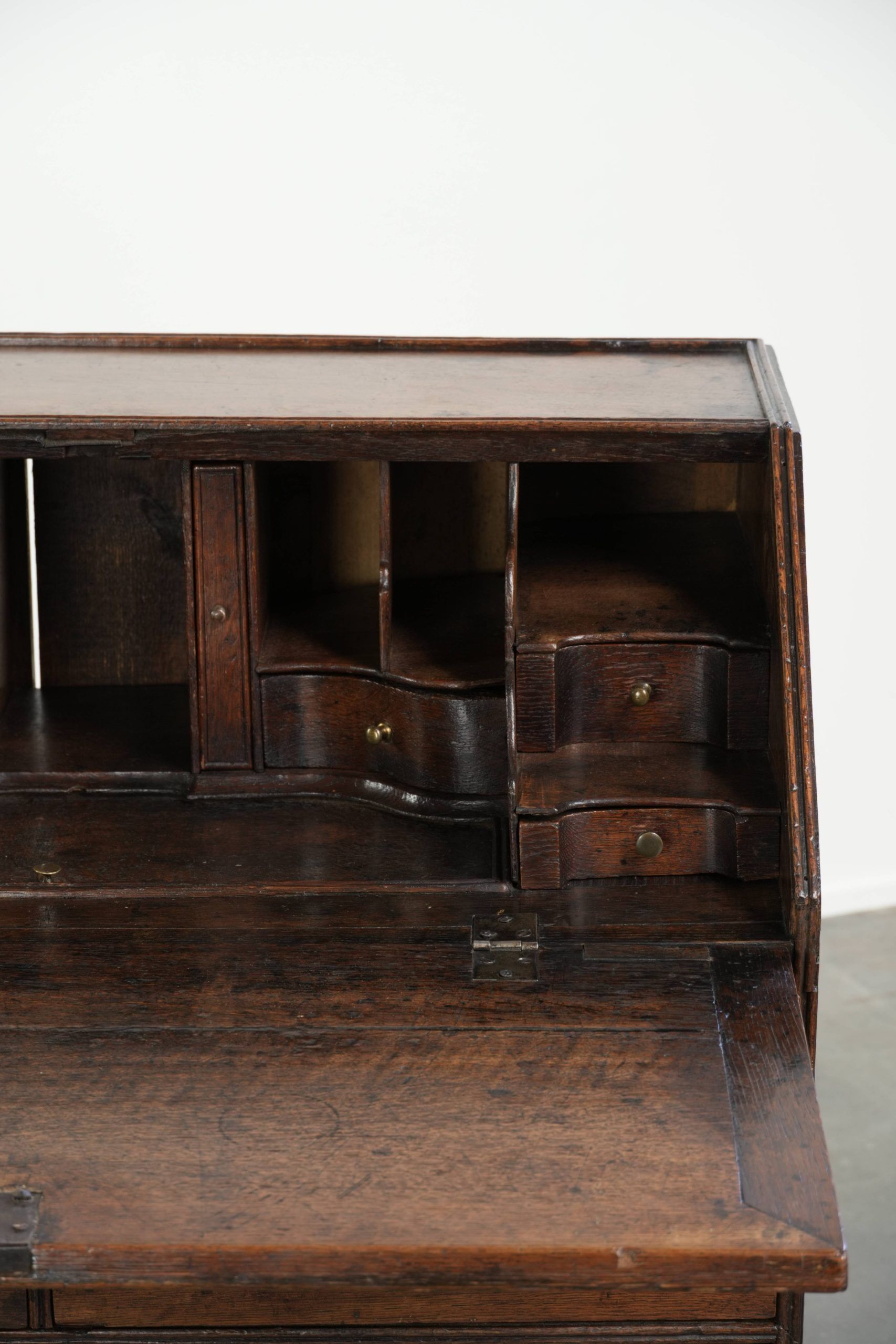 Secretary in ancient English oak from the early 18th century.