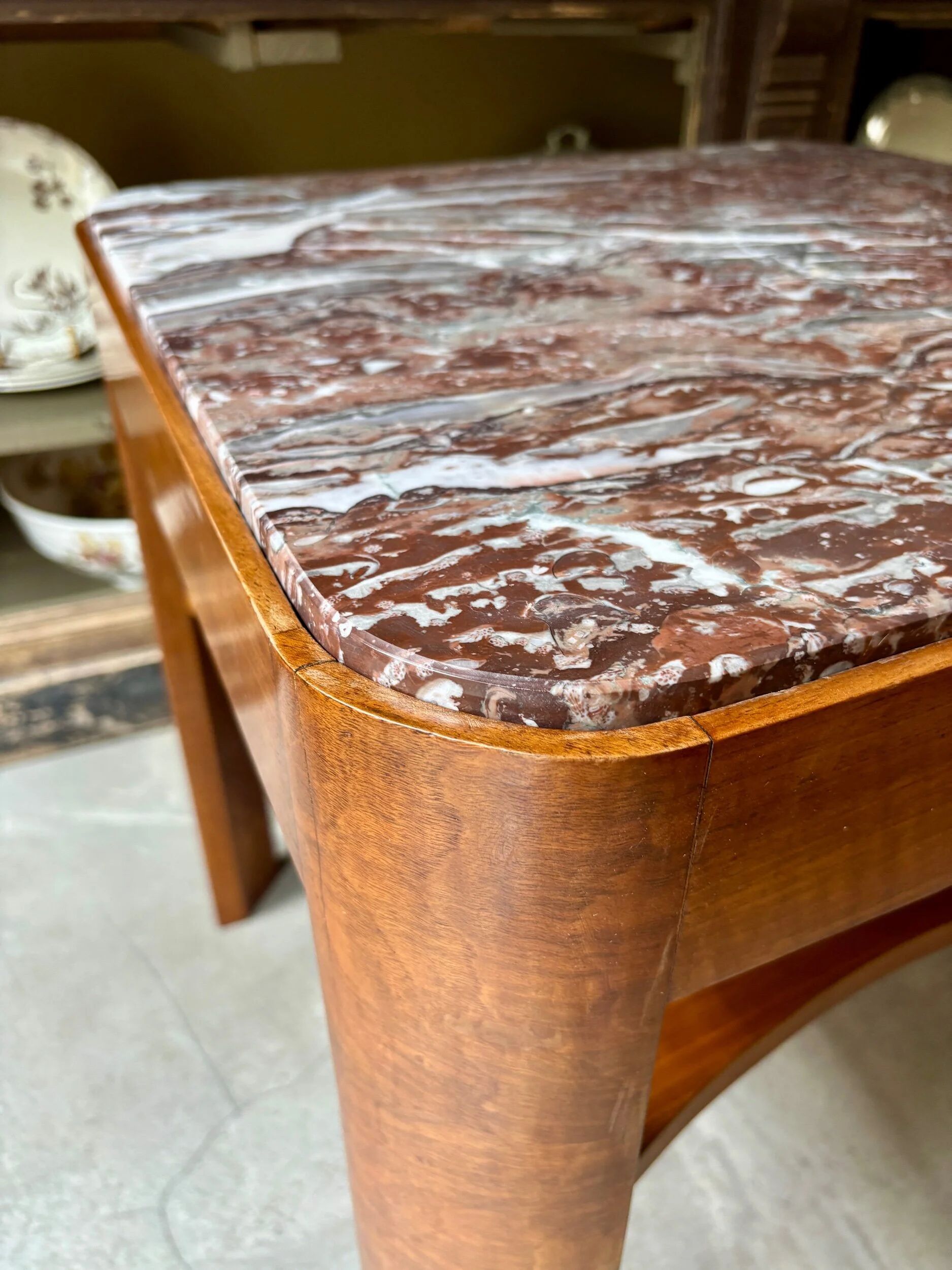Square side table in wood and red marble 60 x 60 cm