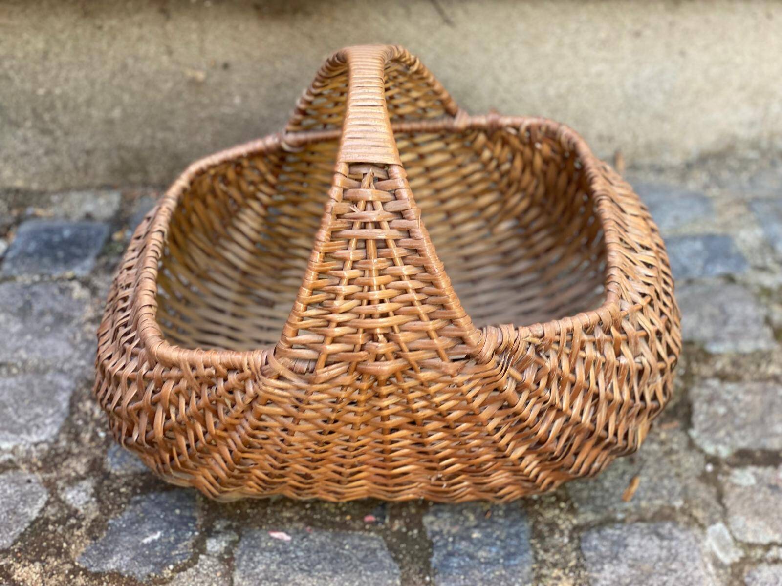 Large woven wicker log basket with handle – Rustic decor / Antique shop