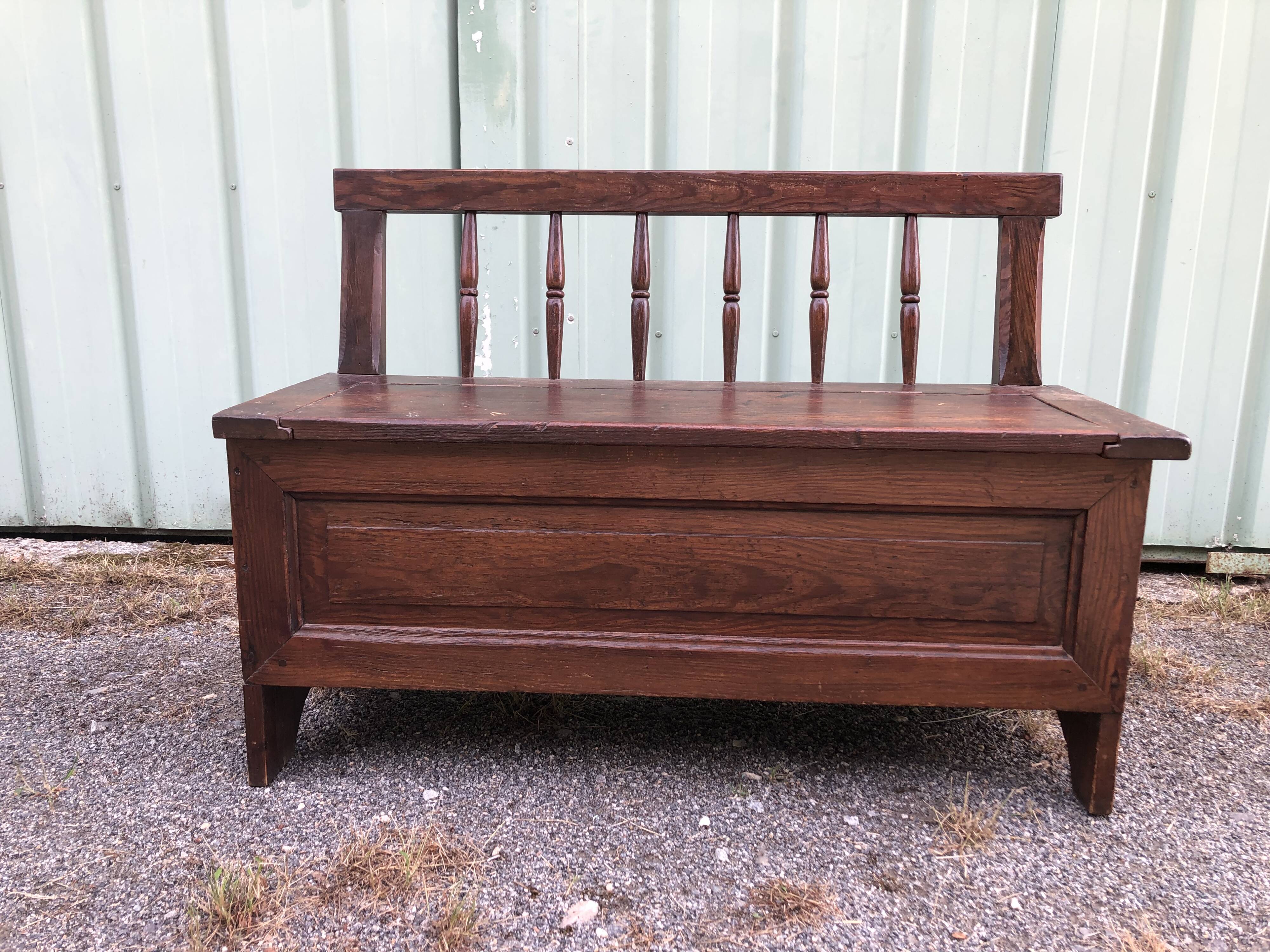Rustic chest bench in old patina fir.
