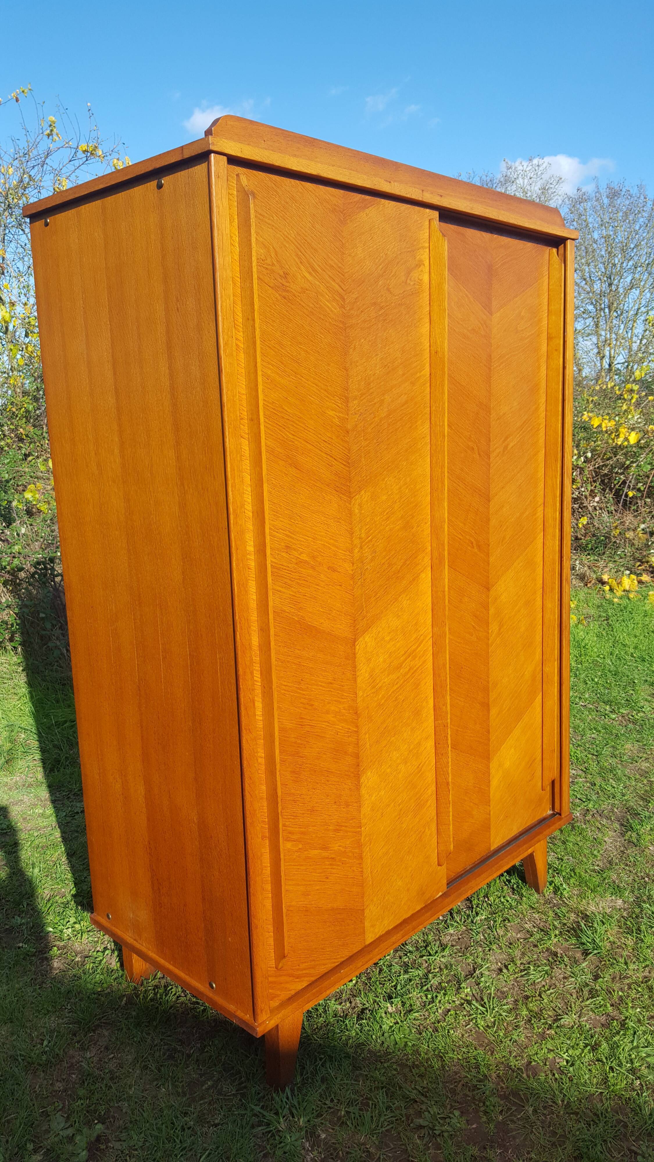 Scandinavian wardrobe foot compas vintage