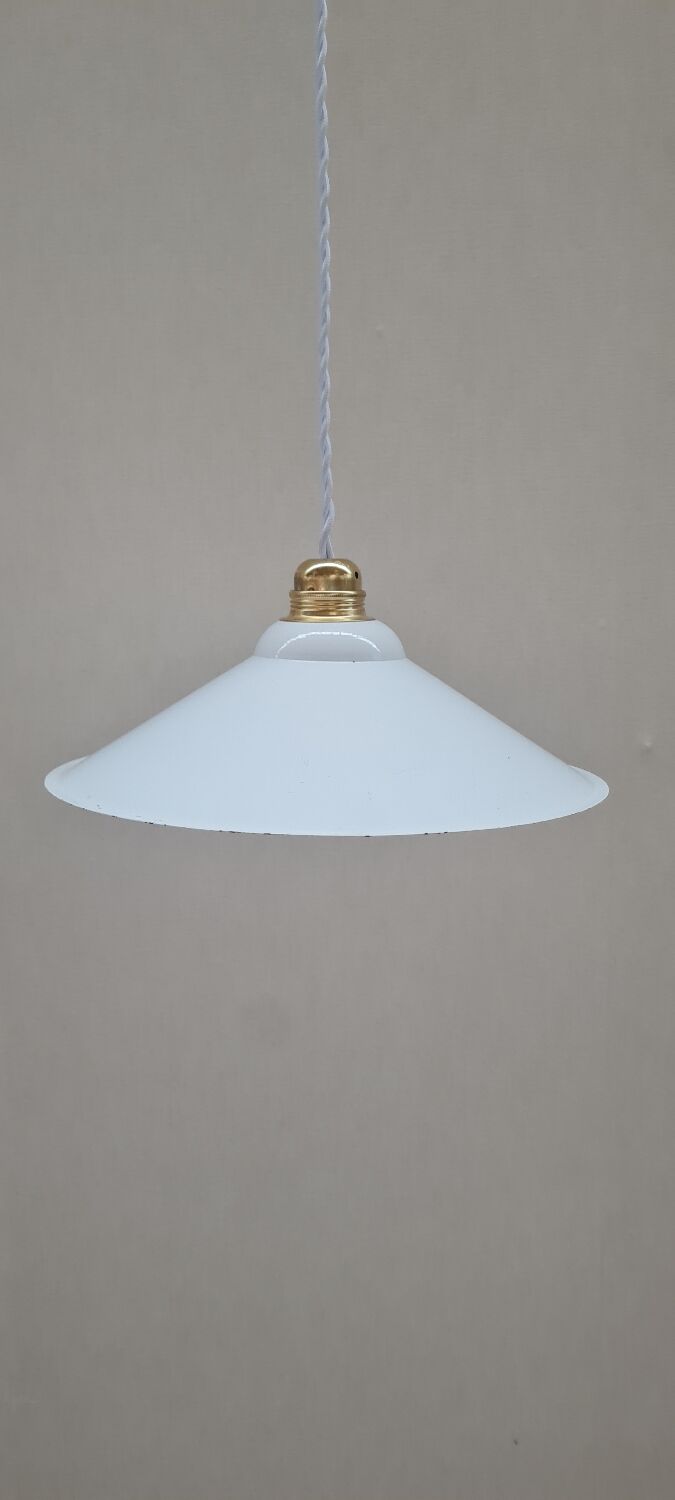 Enamelled sheet metal pendant light