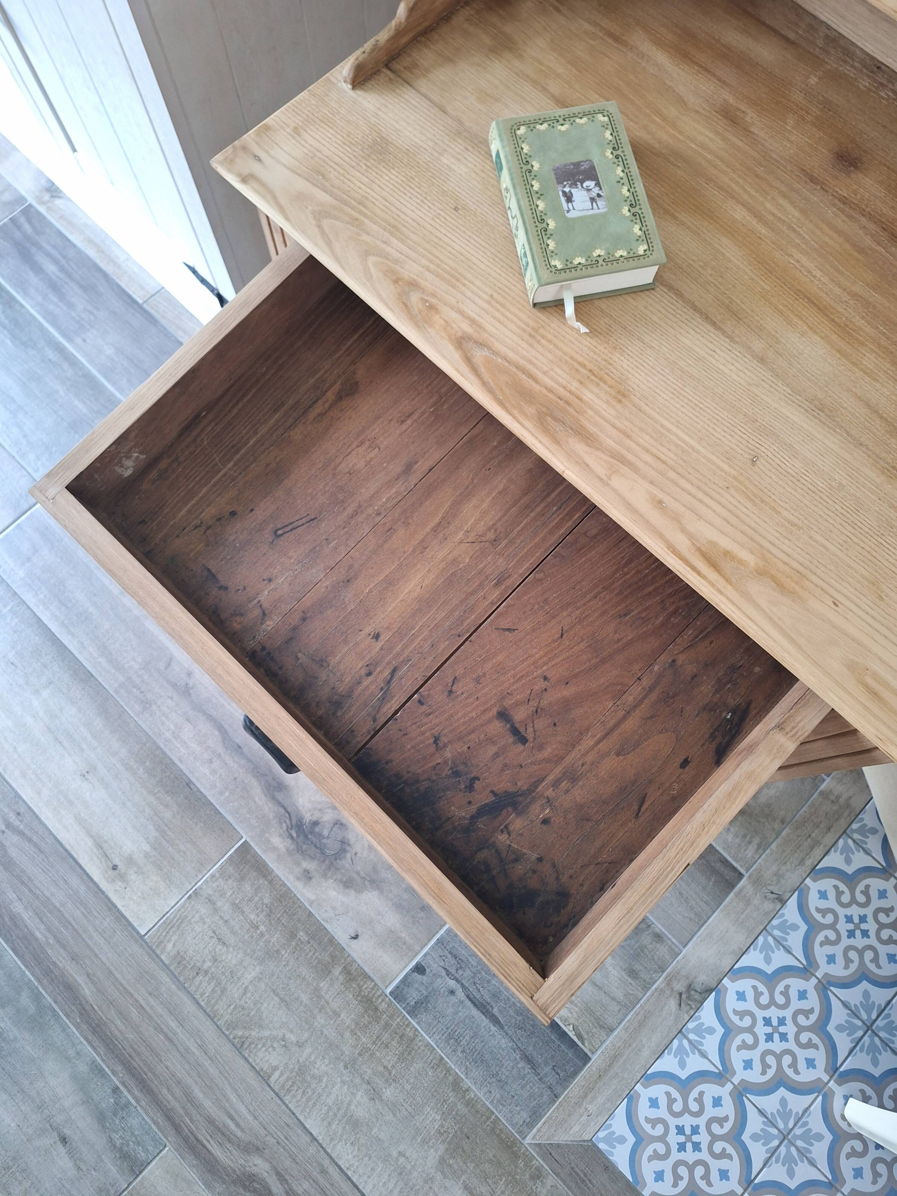 Desk / Dressing table in solid elm from the early 20th century.