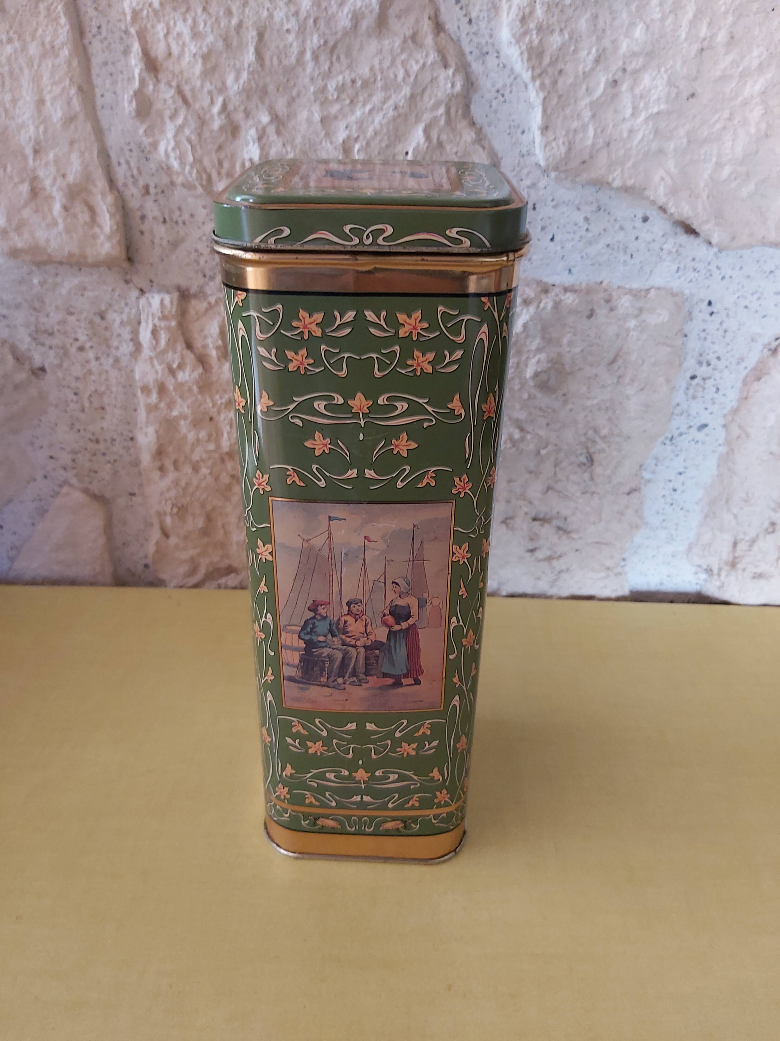 Antique metal box Chicory Leroux