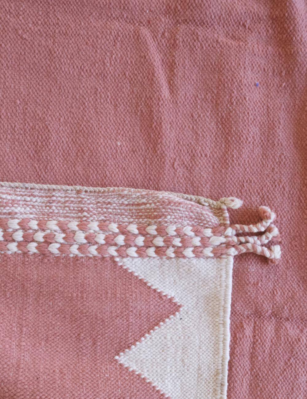 Tapis rose minimaliste