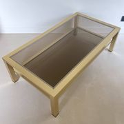 Table basse grand modèle en métal doré, France années 70