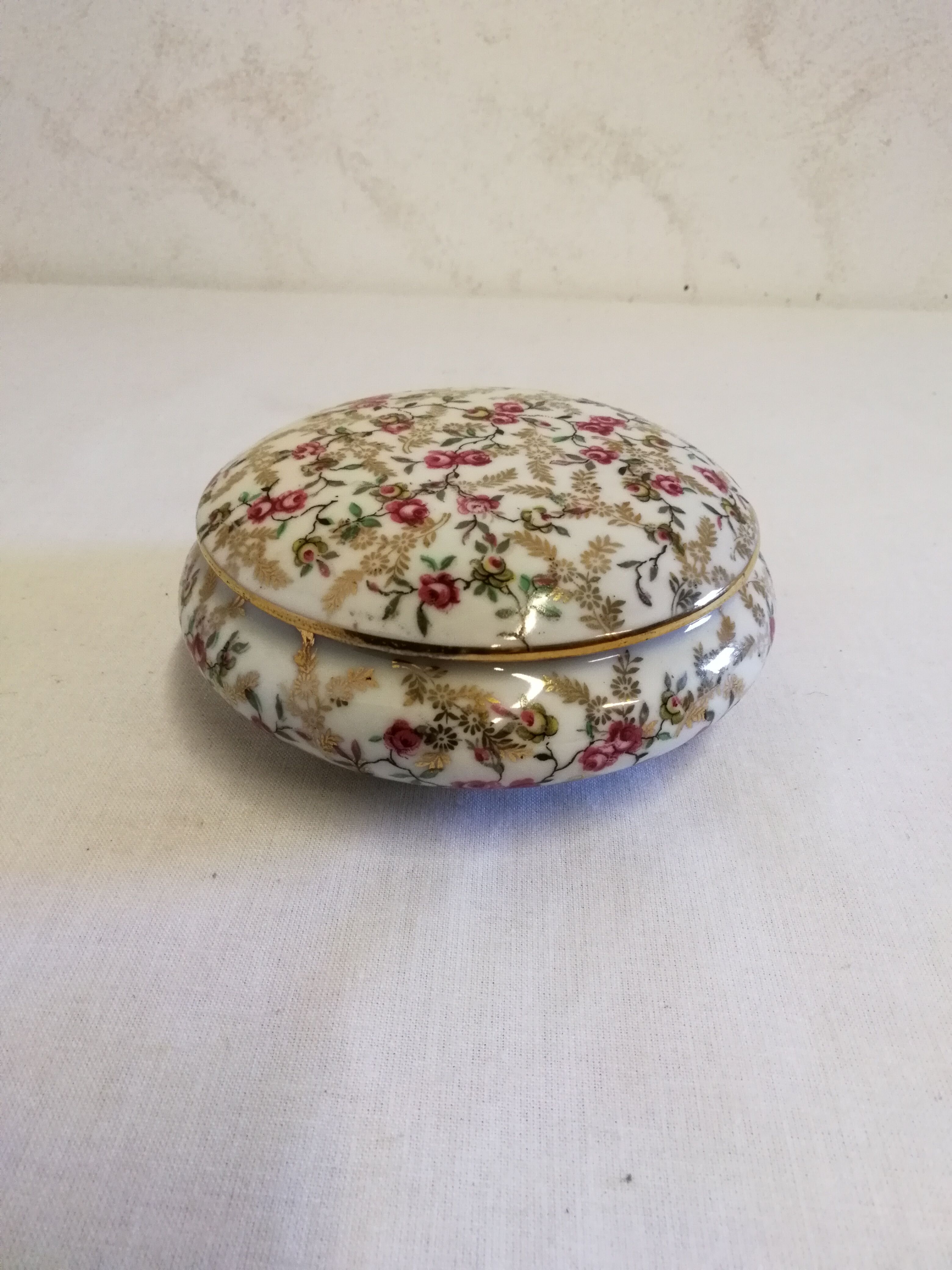 Porcelain bonbonnière F. Mr Limoges