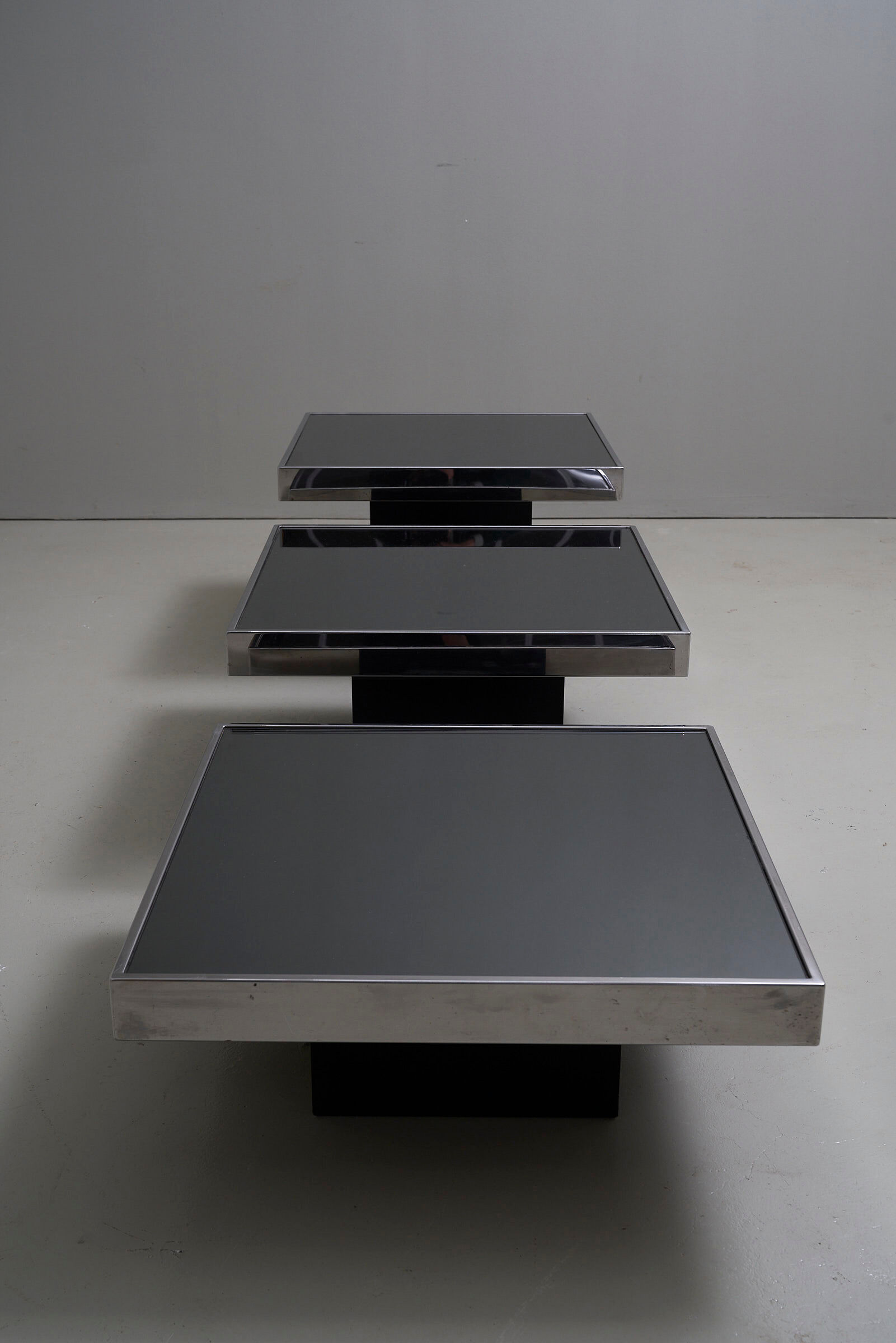 Set of 3 low tables in black mirror Cidue