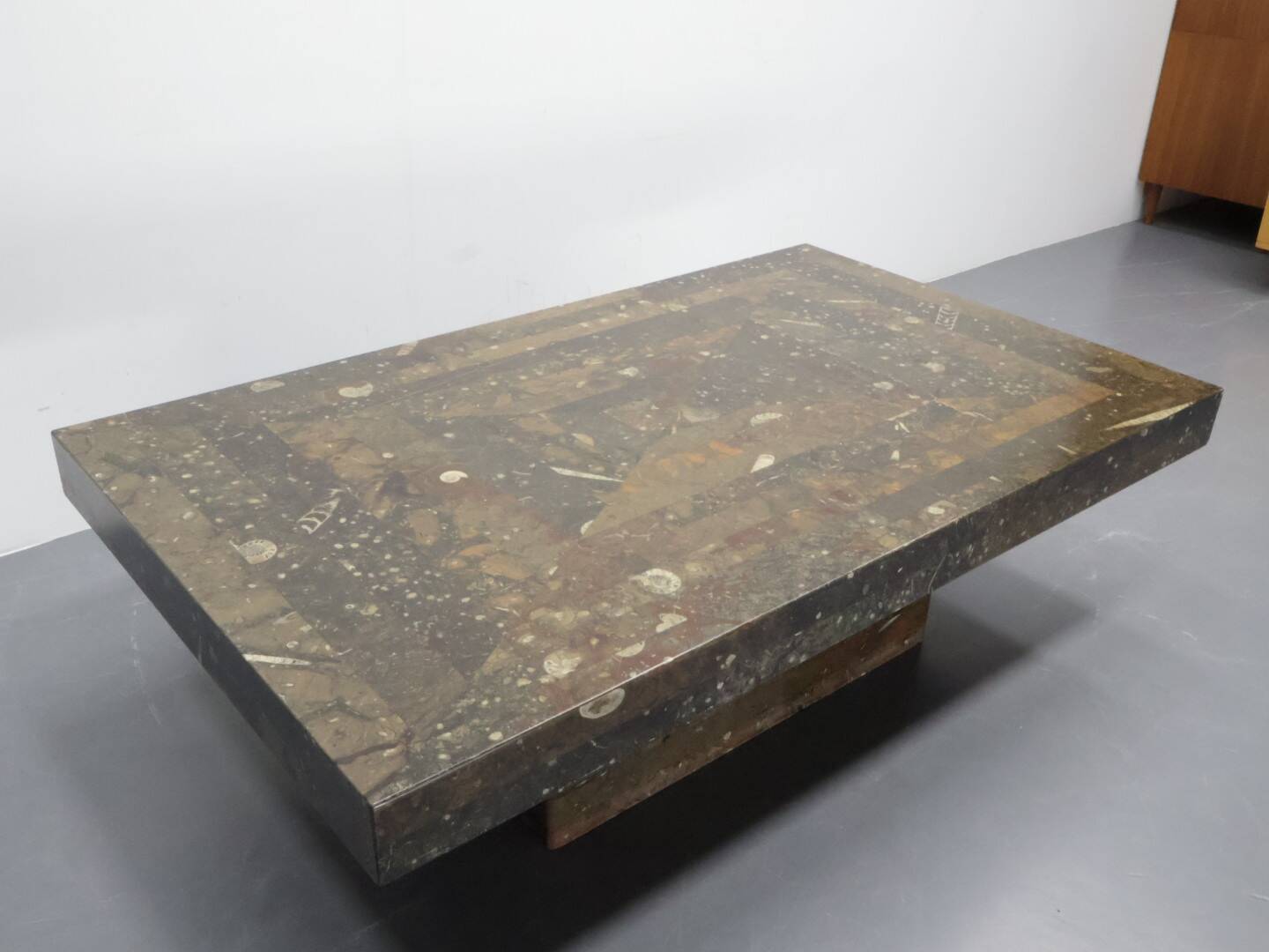 Brutalist salontafl Laauser Fossiel natuursteen