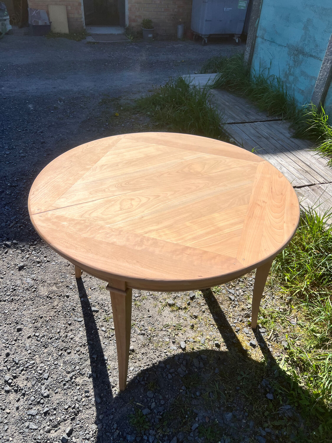 Extendable table in cherry wood