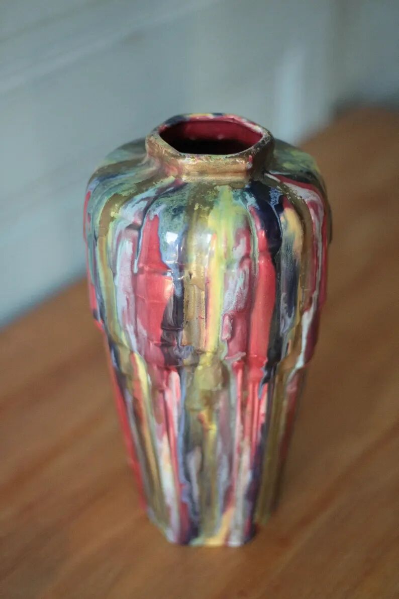 Vase signed Louis Gueule – Elgé Vierzon, multicoloured polychrome earthenware vase in geometric shape, collection.