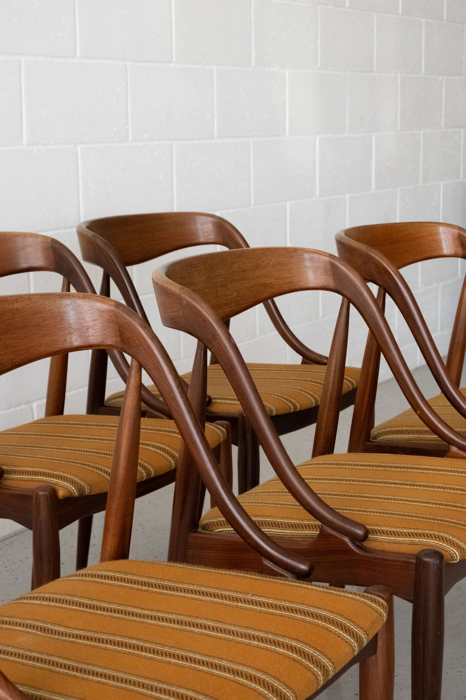 Johannes Andersen Model 16, set of 6 (re-upholstery included)