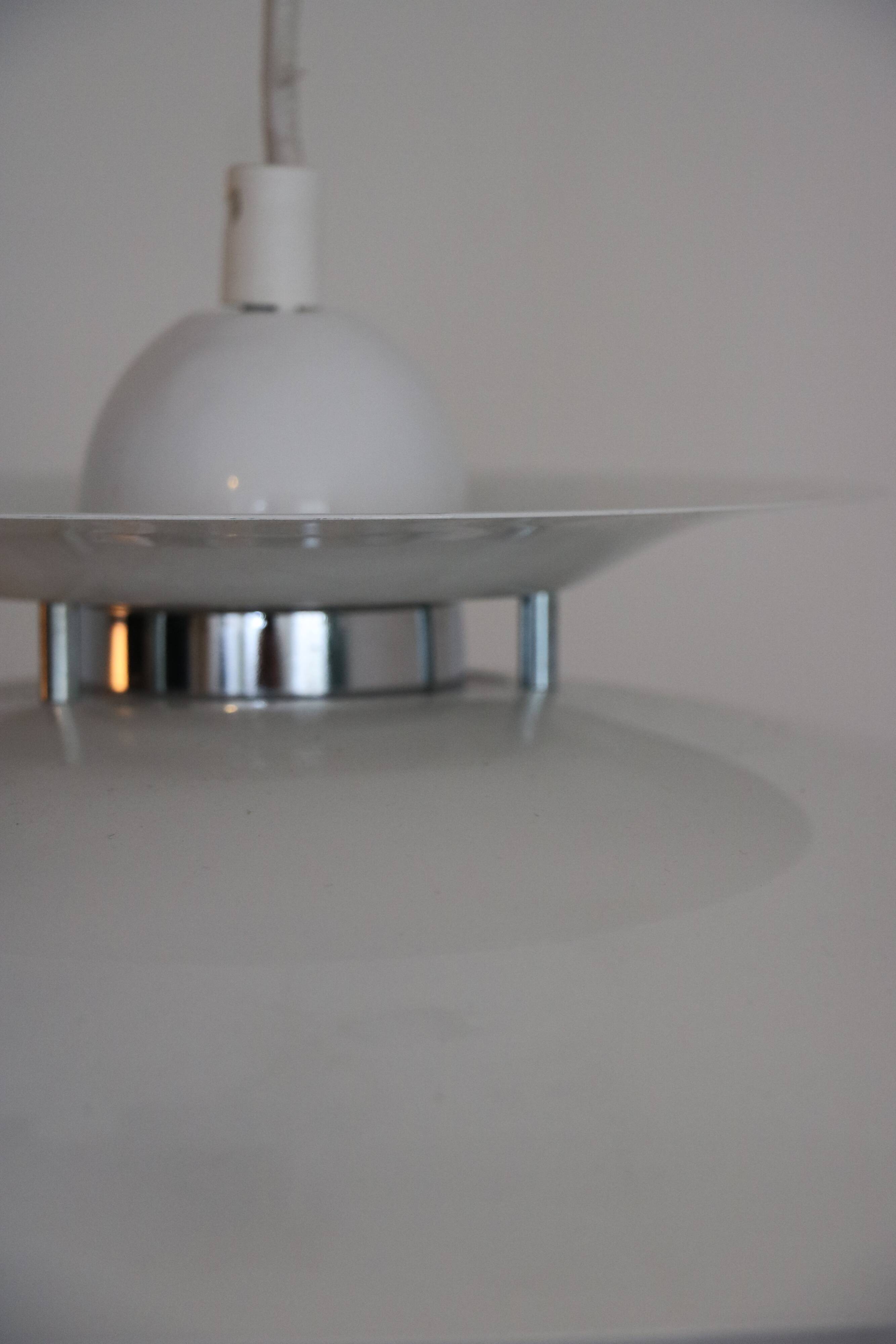 Suspension scandinave en métal blanc