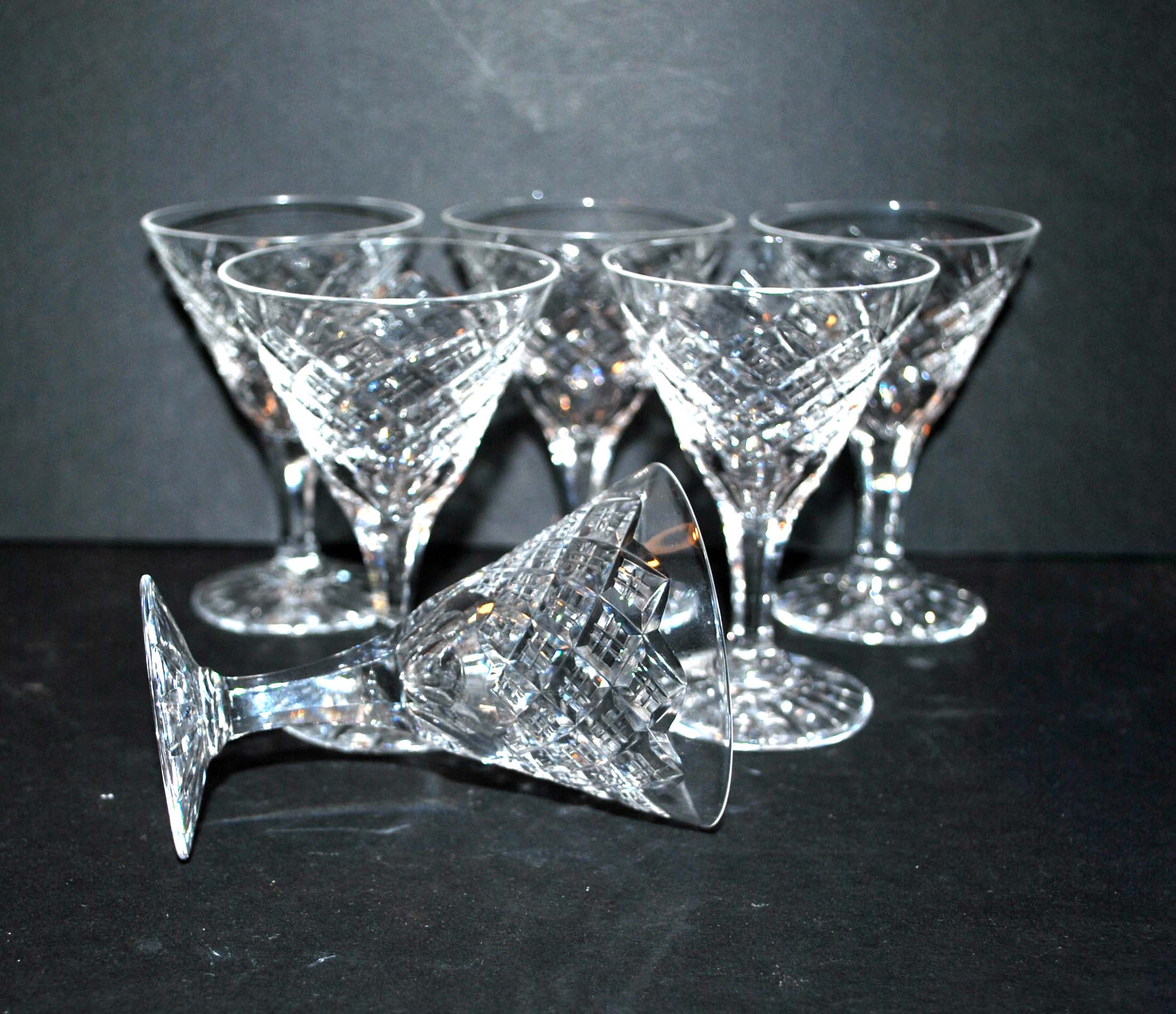Series of 6 glasses with flared head in cut crystal