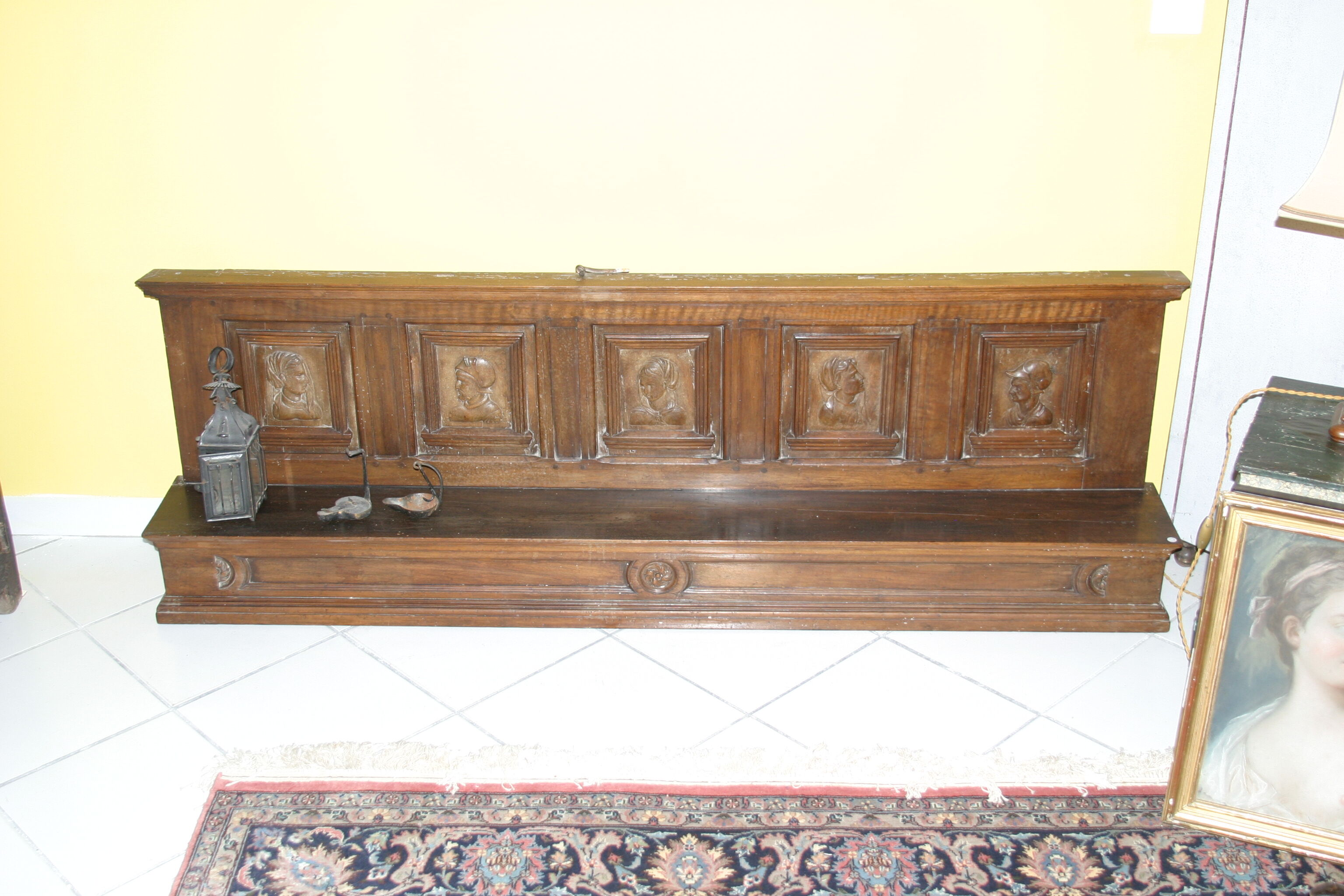 Provençal furniture top head of allegories