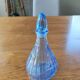 Carafe art deco en verre bleu
