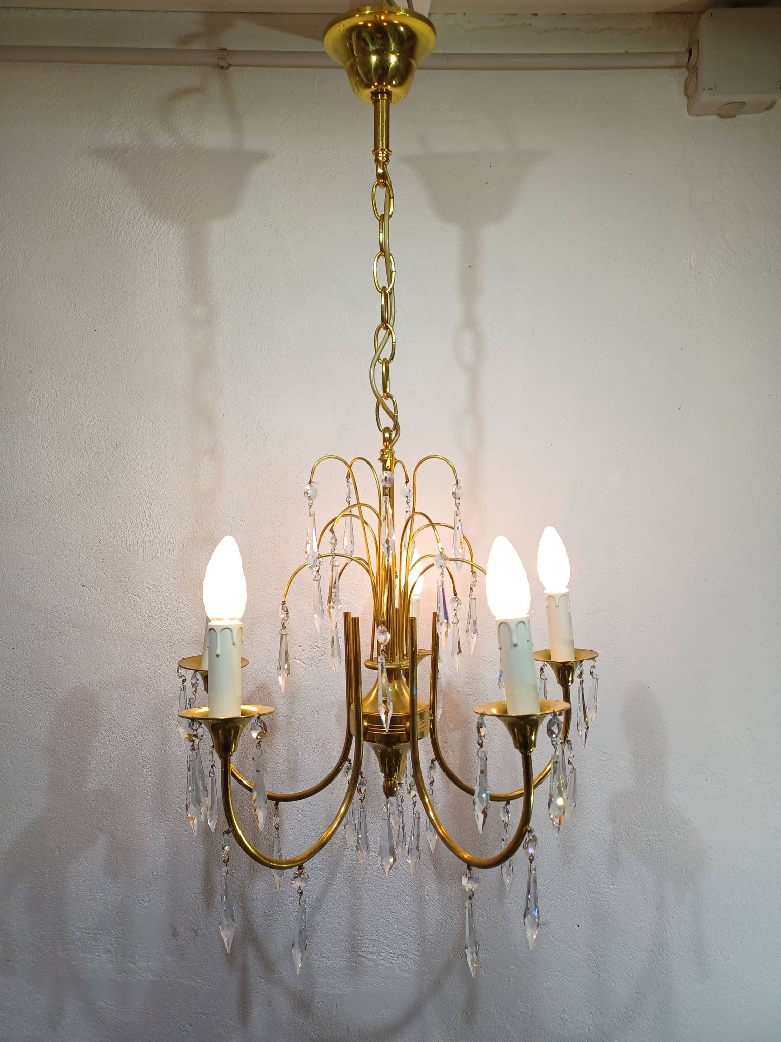 Lustre 5 lumières en laiton et cristal