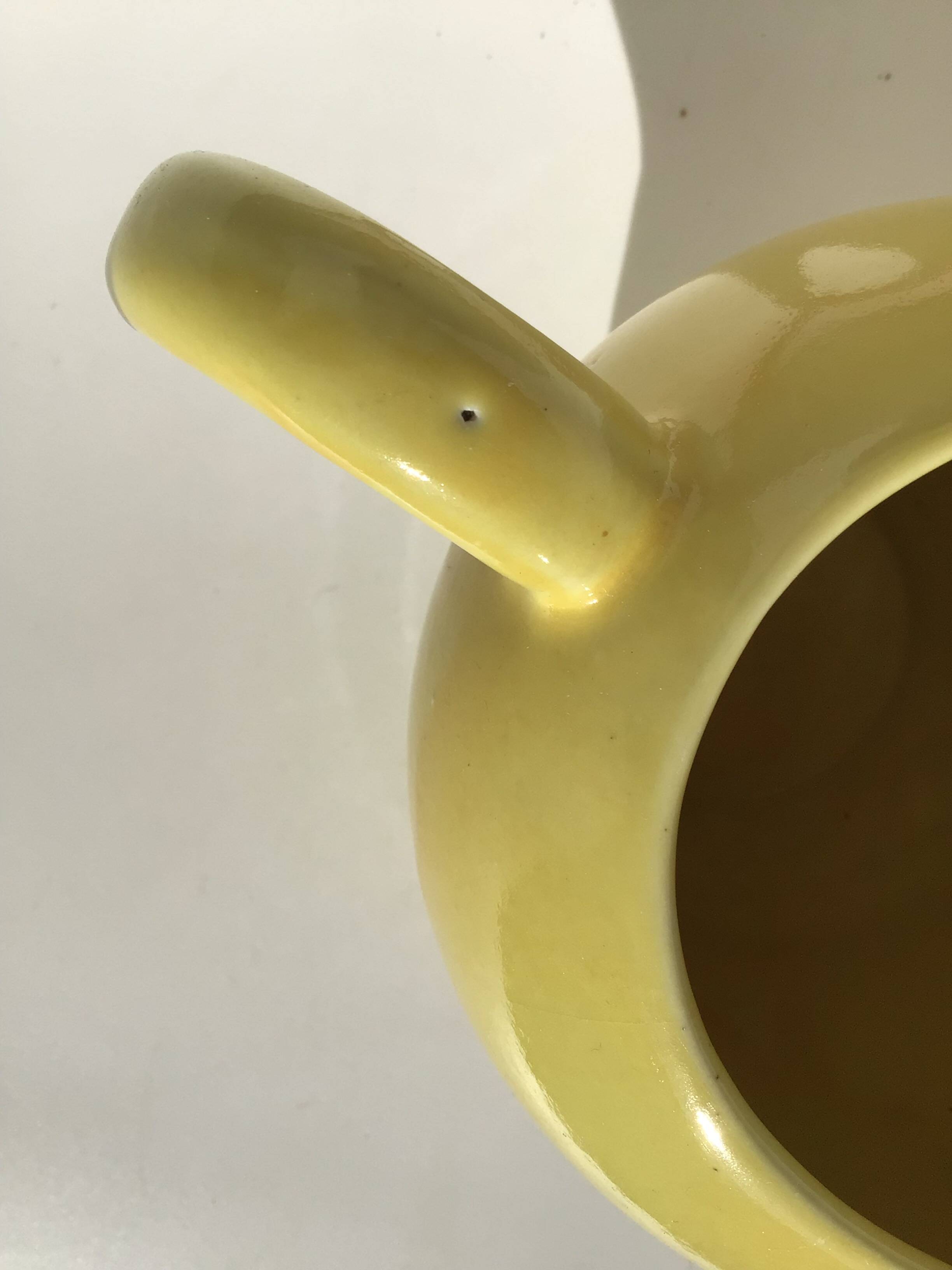 Yellow bistro pitcher 1 liter