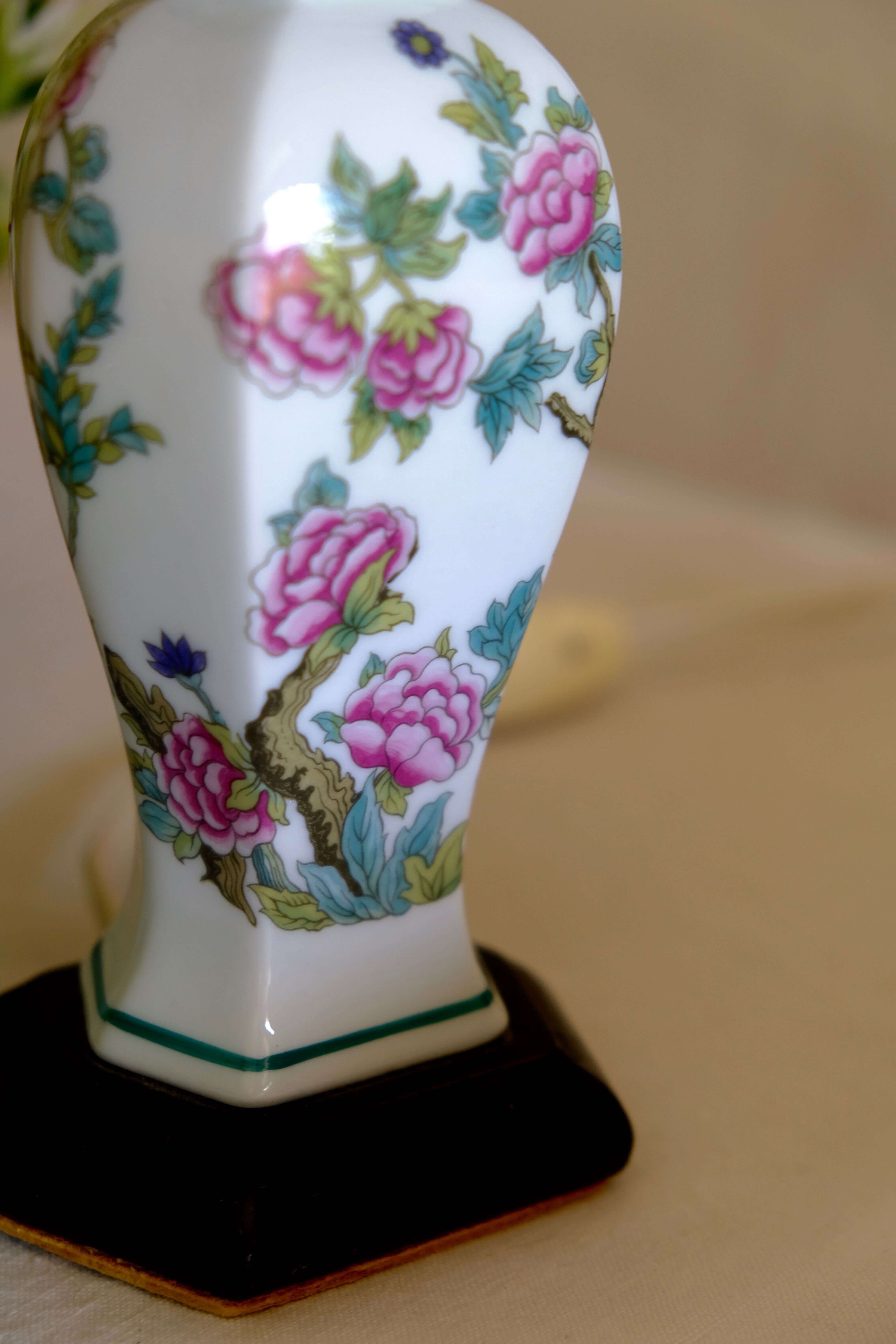 Chinese porcelain ginger pot table lamp