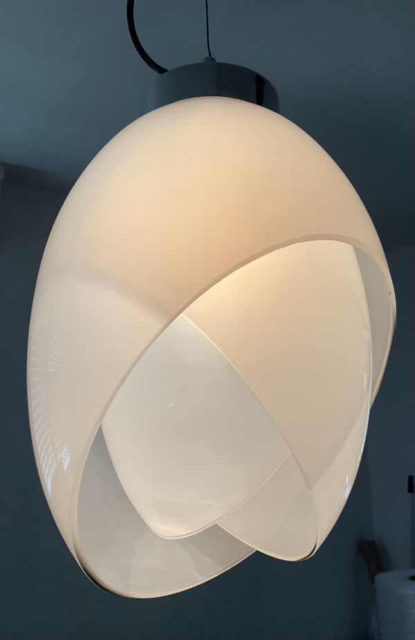 Suspension Lotus en opaline, années 70