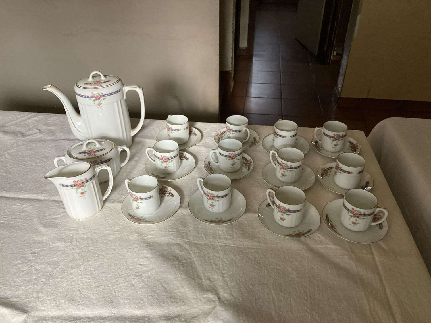 Set of dishes