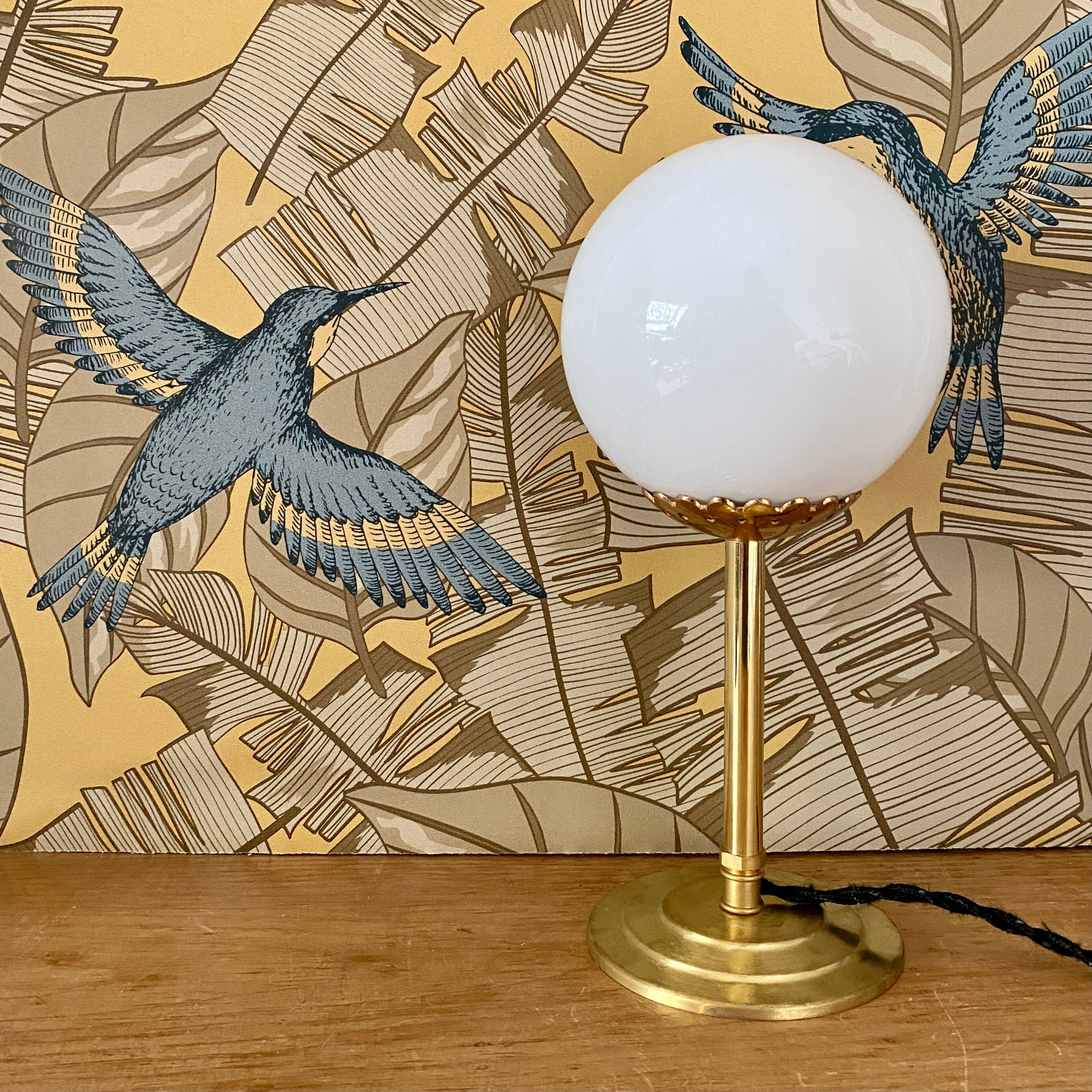 Vintage table lamp in white opaline