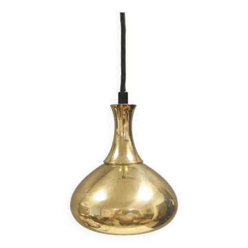 Small pendant lamp in a ‘brass’ colour, from the Danish brand Scandi Lamps.
