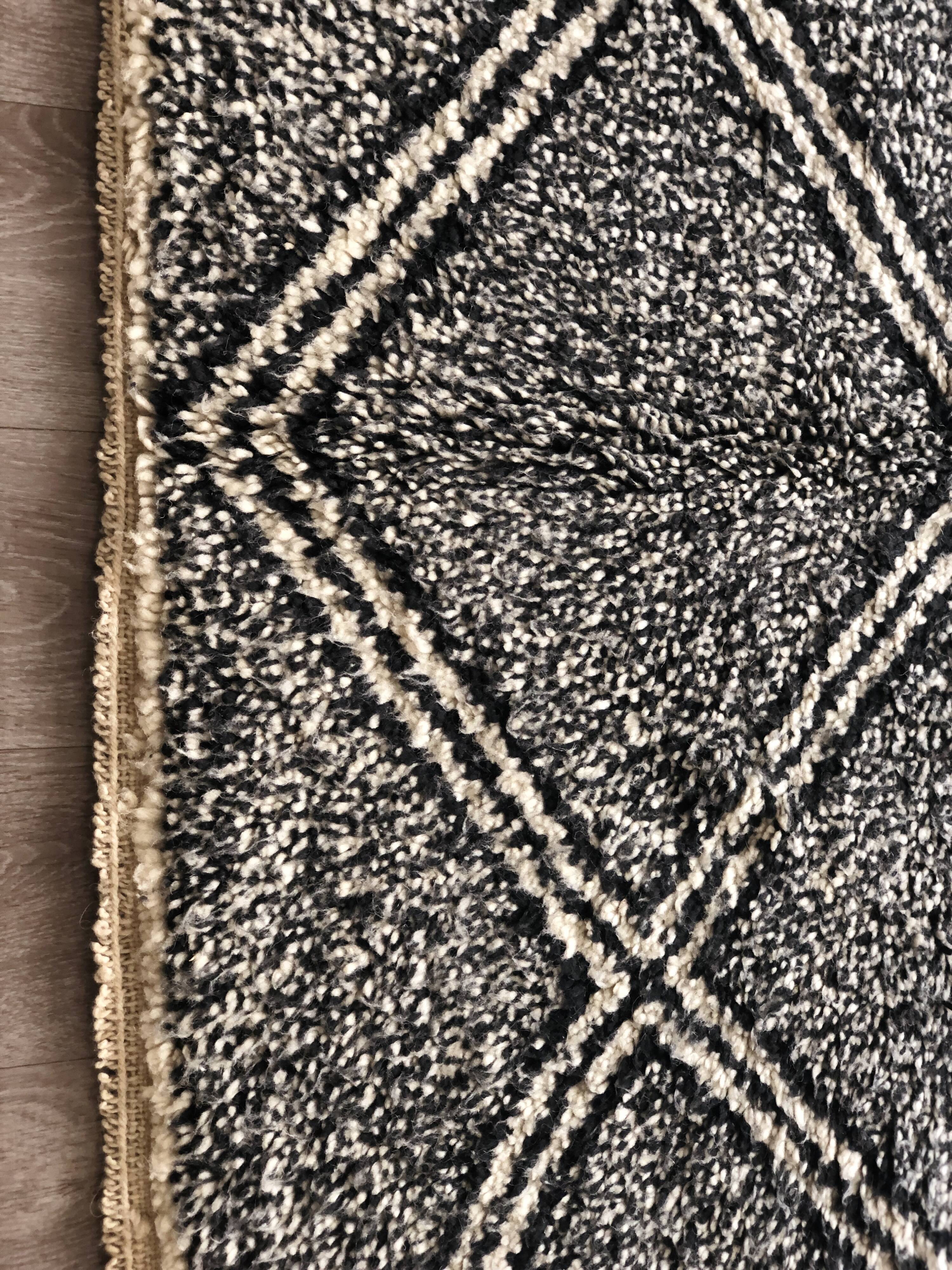 Tapis berbere "Beni Ouarain" moucheté noir et blanc 215x140cm