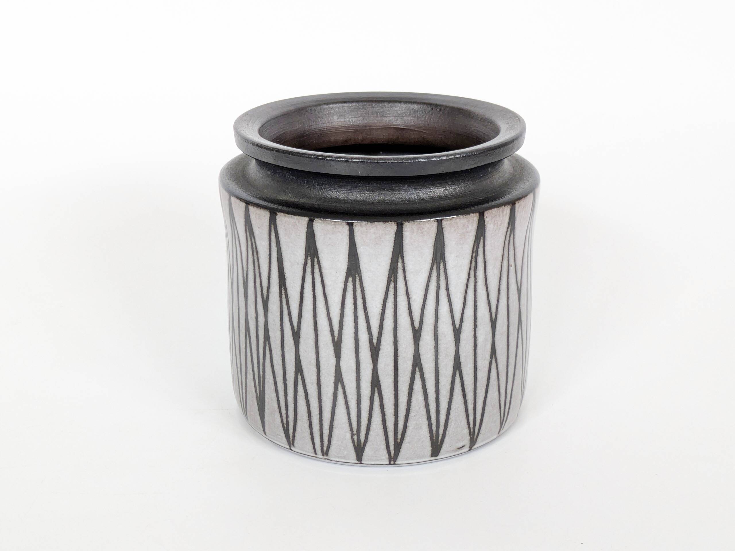 West German ceramic cache-pot — geometric sgraffito, Cologne, 1960s